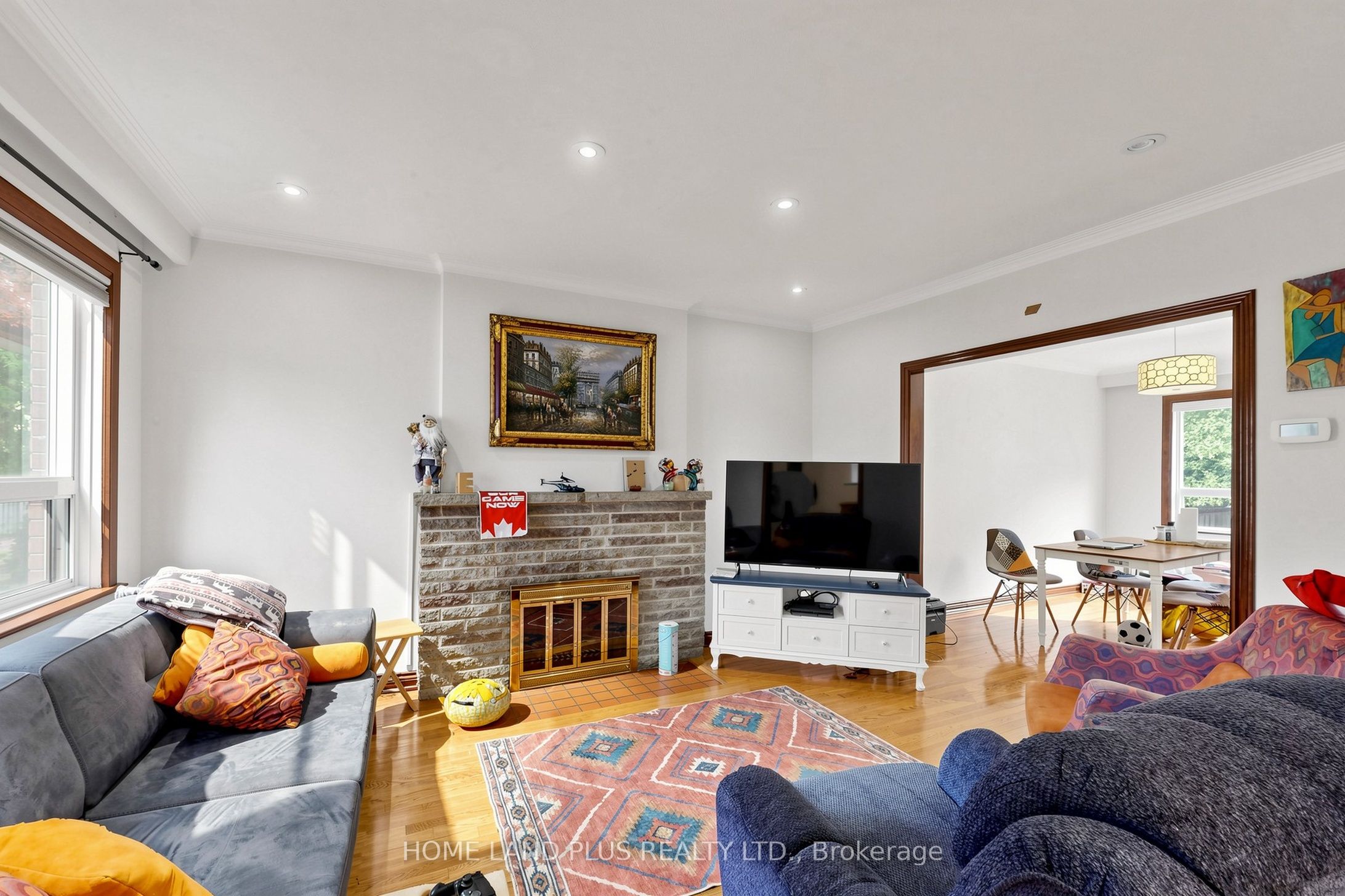 521 Hillsdale Avenue E Property Photo 6