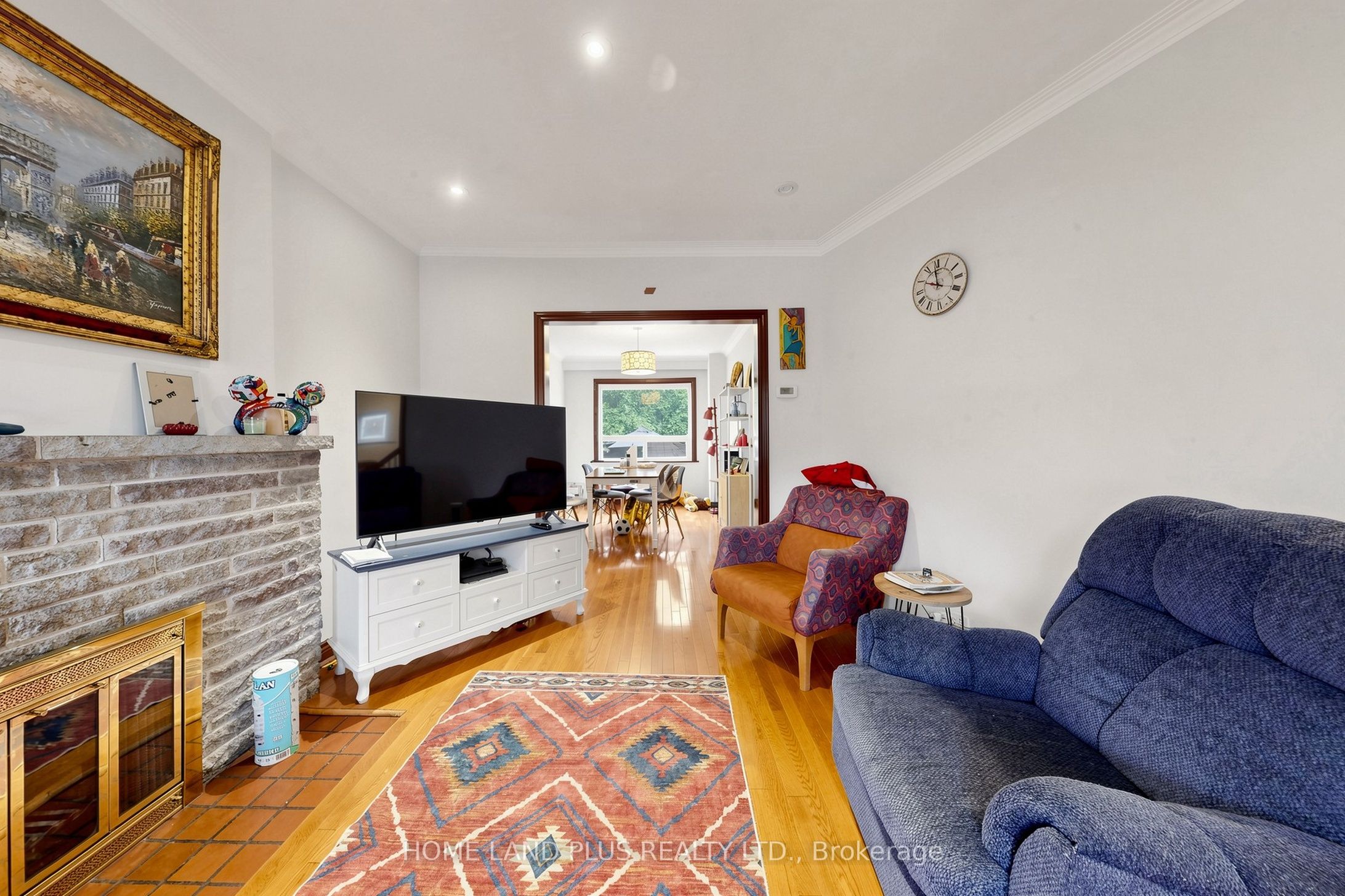 521 Hillsdale Avenue E Property Photo 7