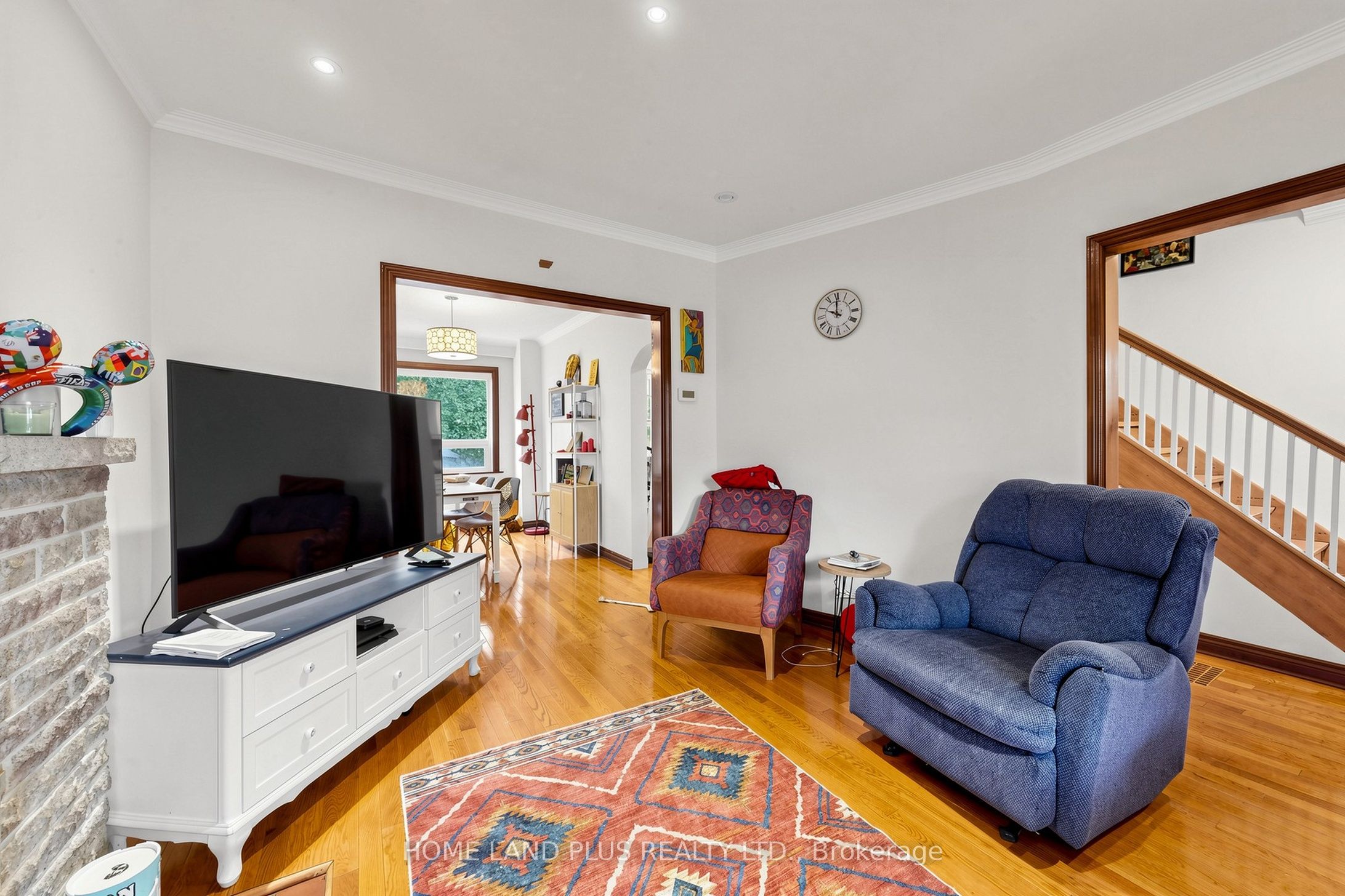 521 Hillsdale Avenue E Property Photo 8
