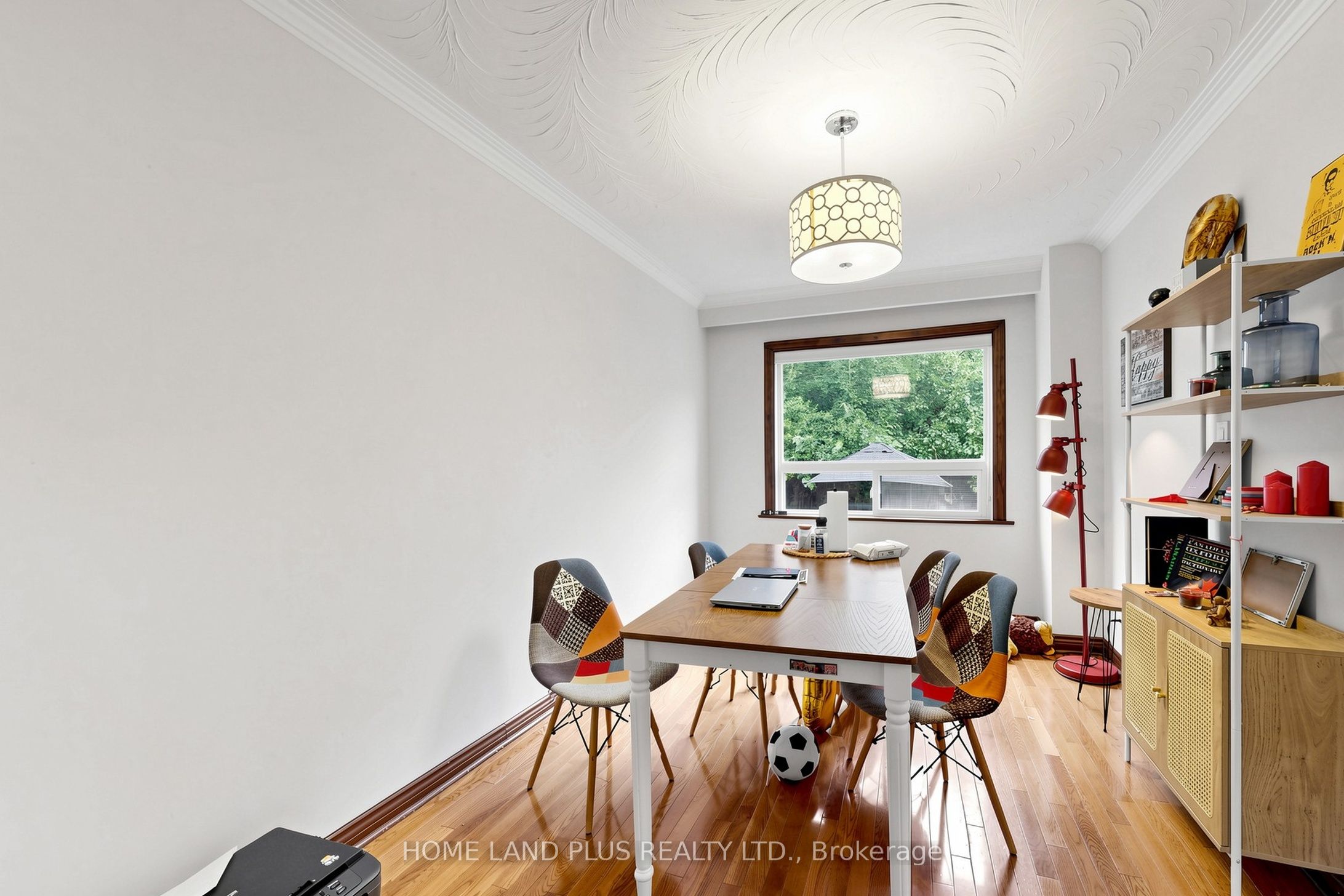 521 Hillsdale Avenue E Property Photo 9