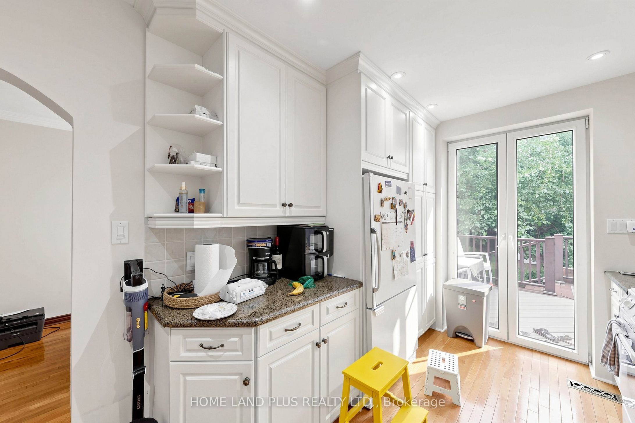 521 Hillsdale Avenue E Property Photo 14
