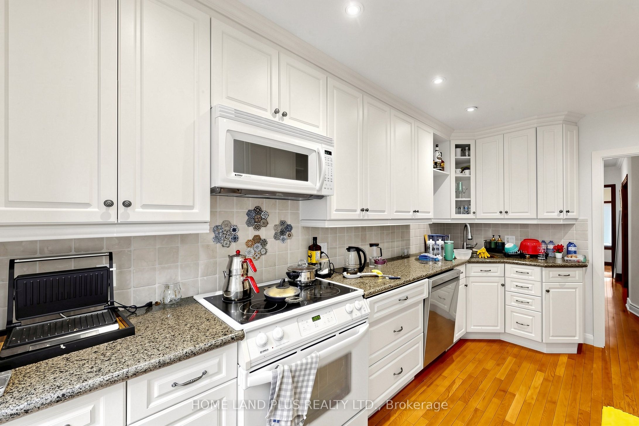 521 Hillsdale Avenue E Property Photo 15
