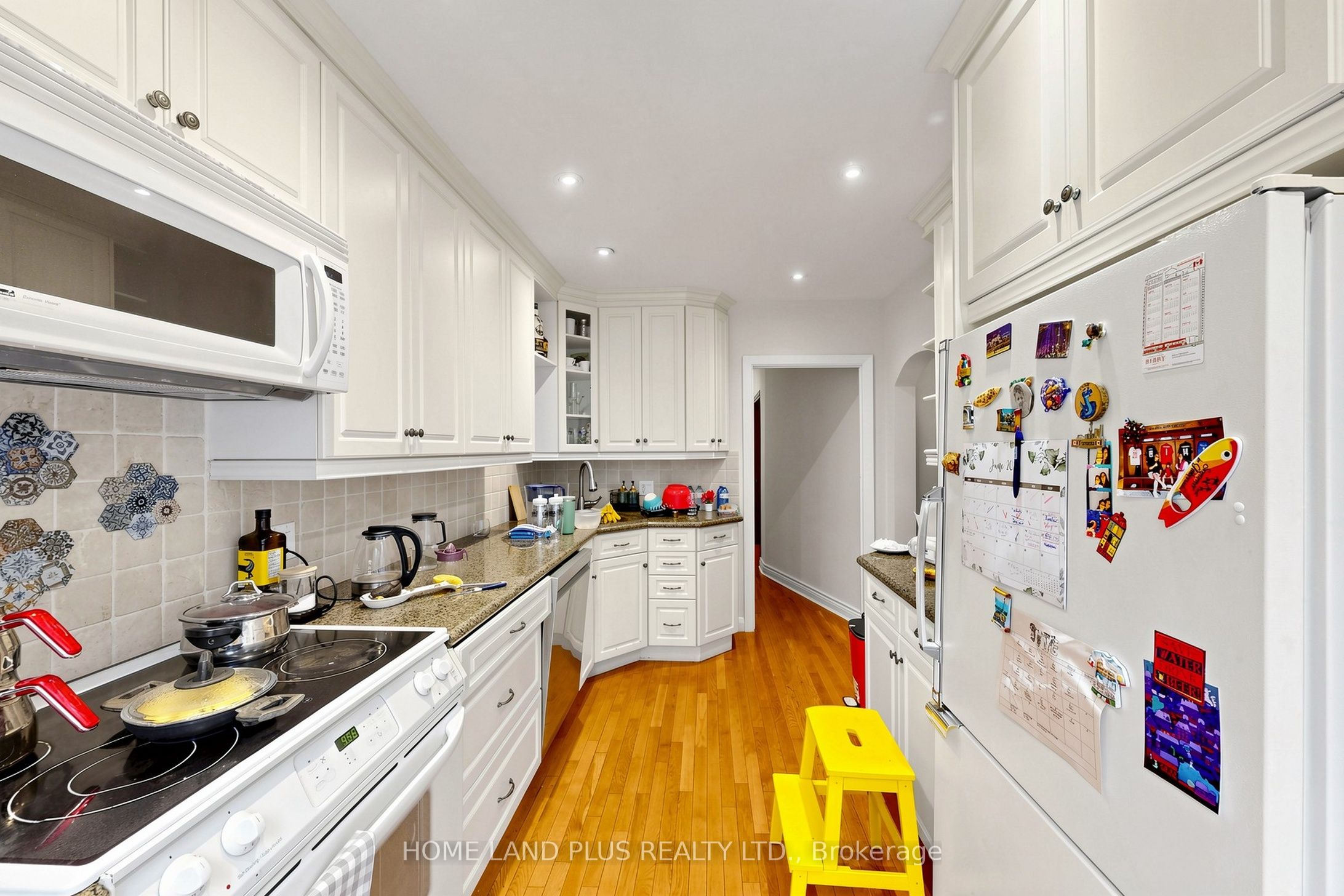 521 Hillsdale Avenue E Property Photo 16