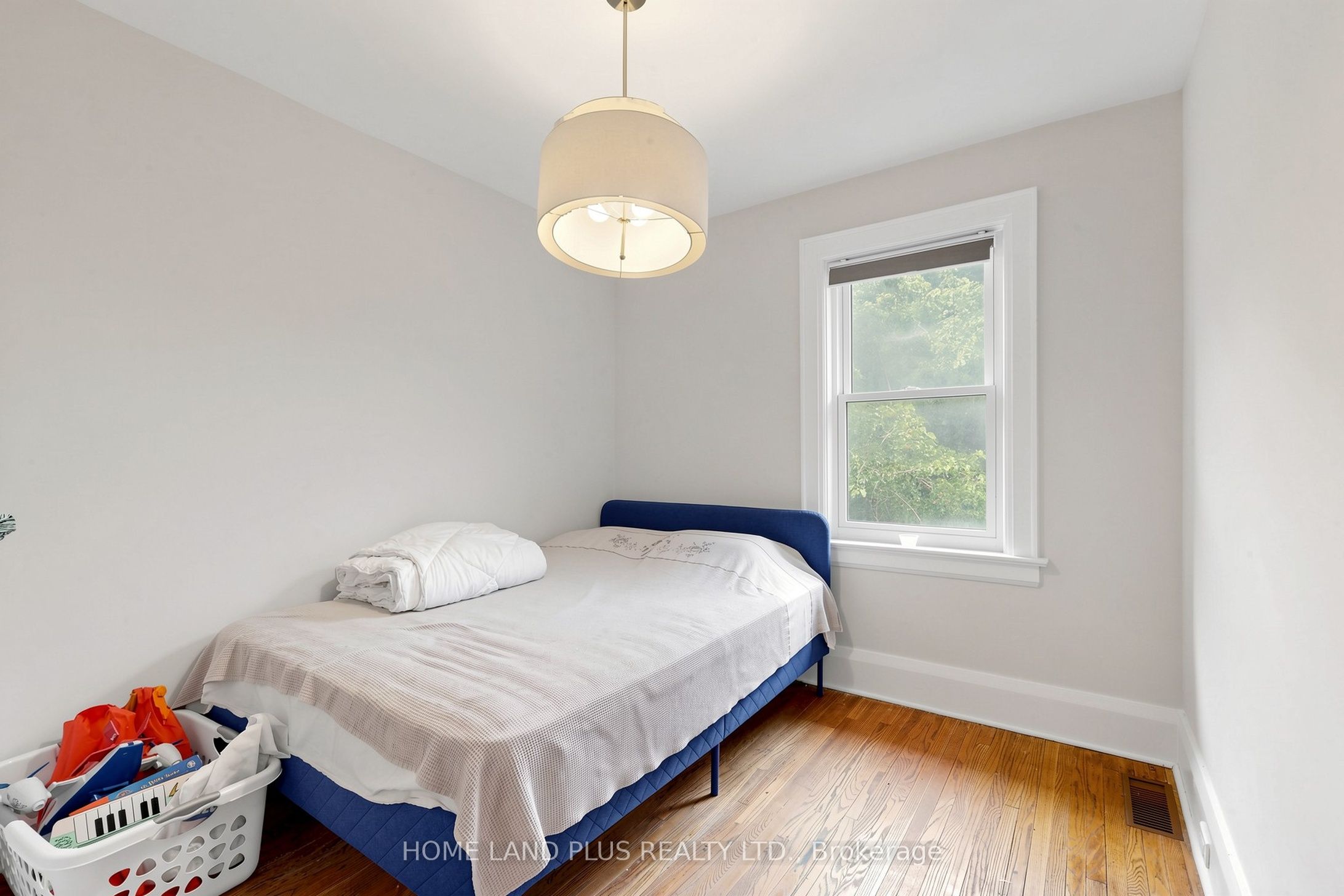 521 Hillsdale Avenue E Property Photo 21