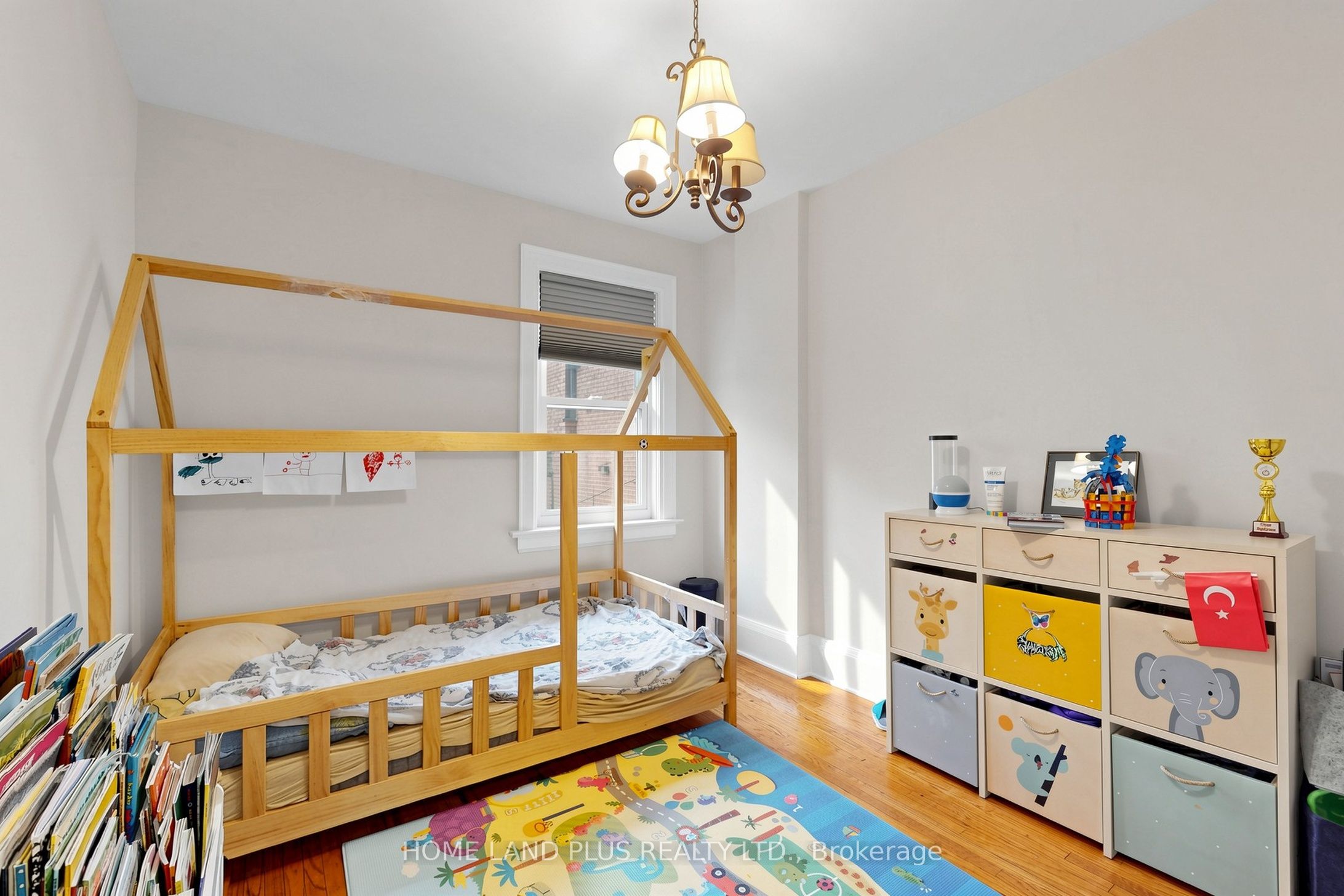 521 Hillsdale Avenue E Property Photo 25