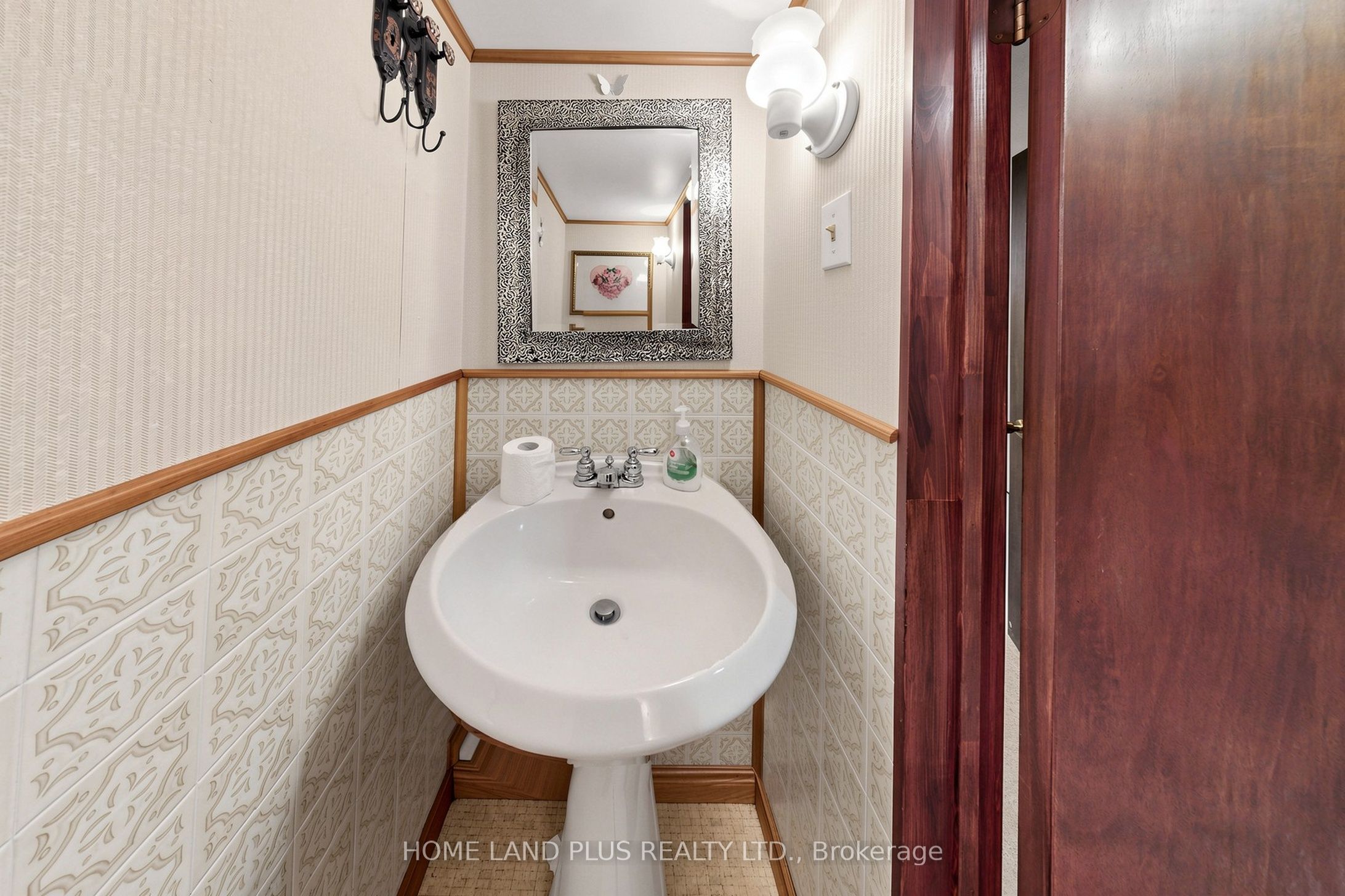 521 Hillsdale Avenue E Property Photo 31