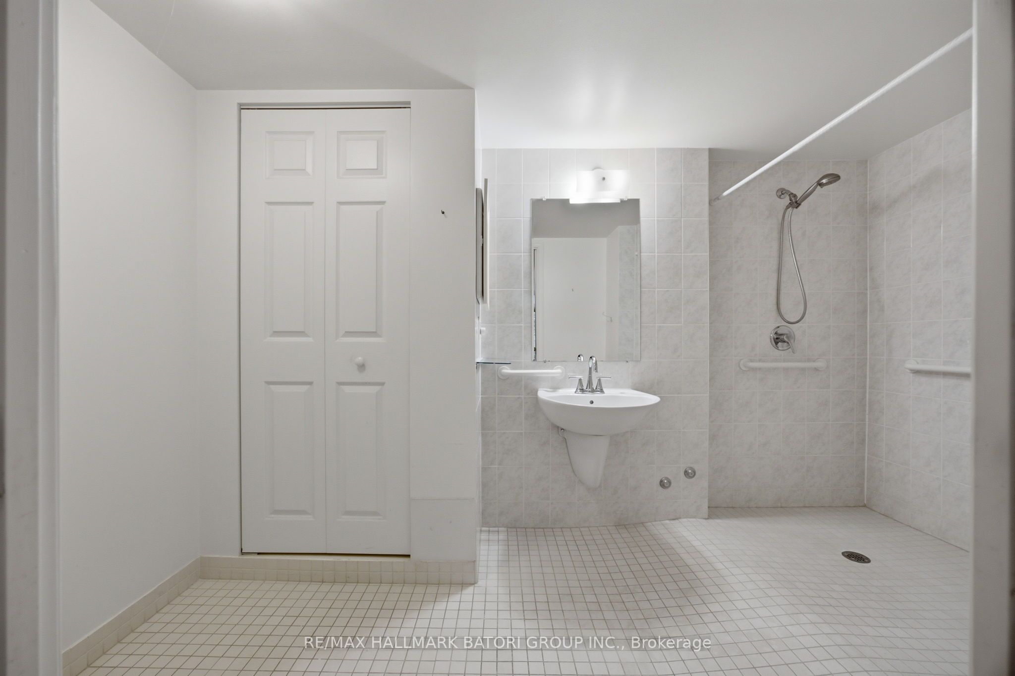 10 Kenneth Avenue 211 Property Photo 21