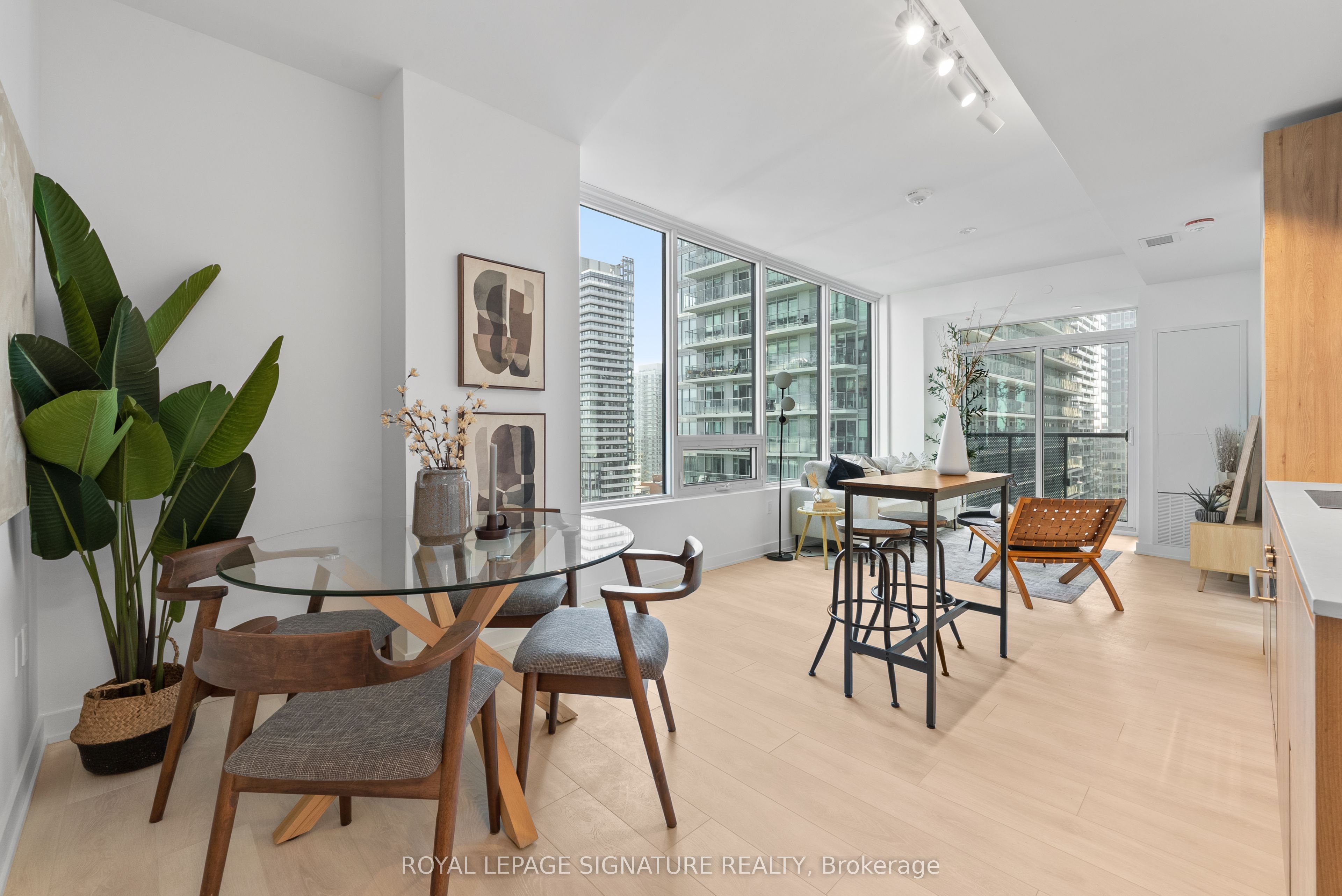 117 Broadway Avenue 2502 Property Photo 10