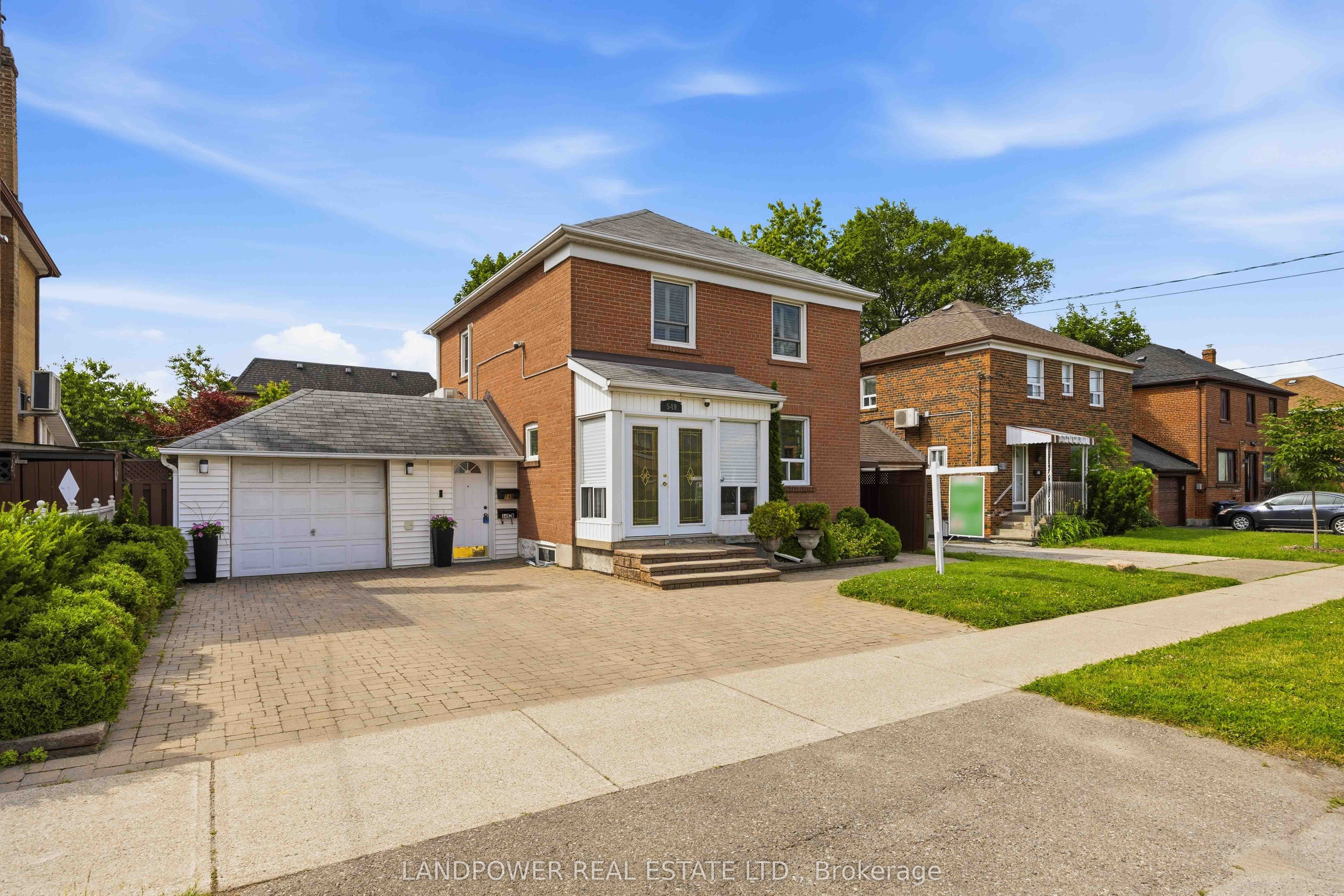 549 Lawrence Avenue W Property Photo 2