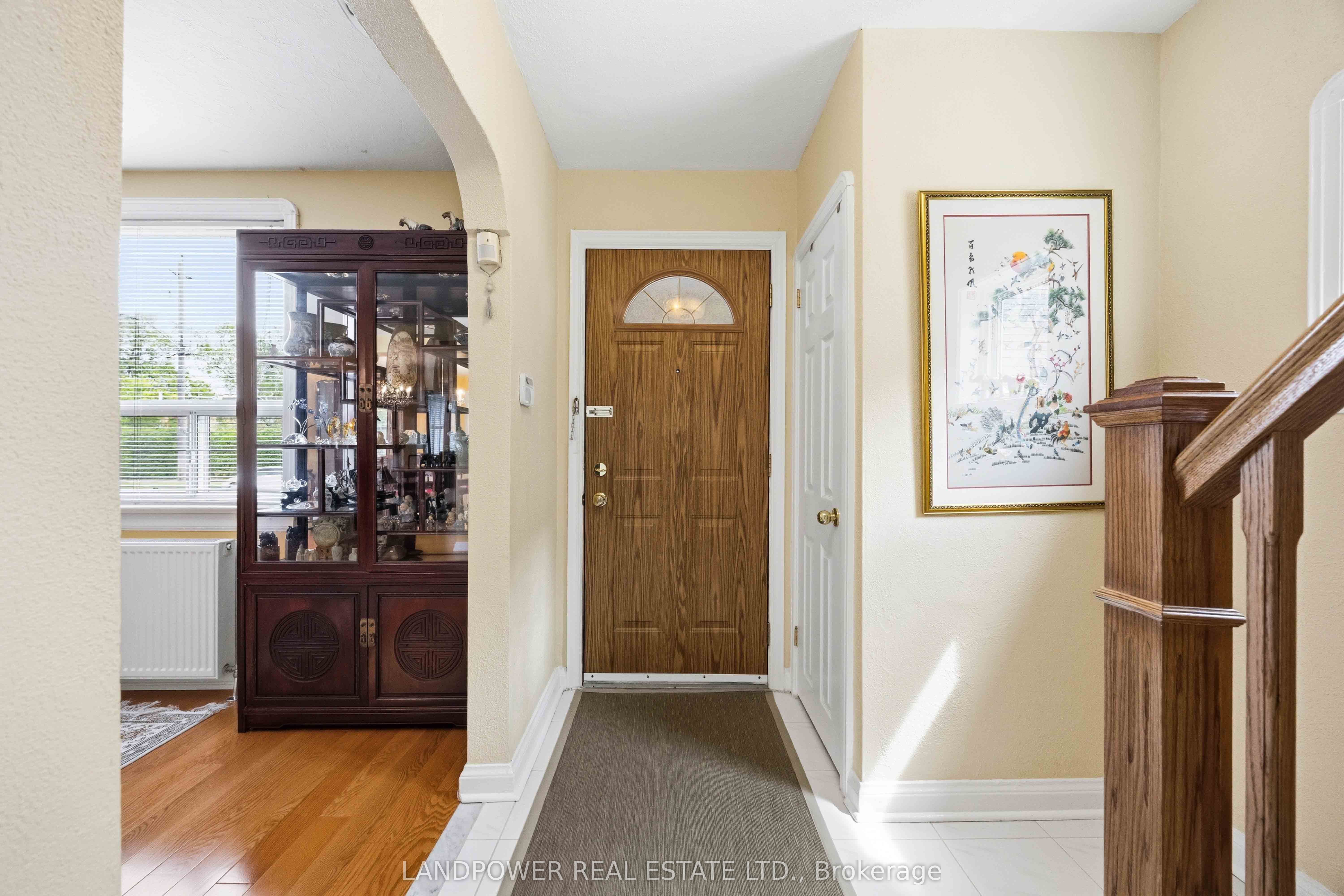 549 Lawrence Avenue W Property Photo 4