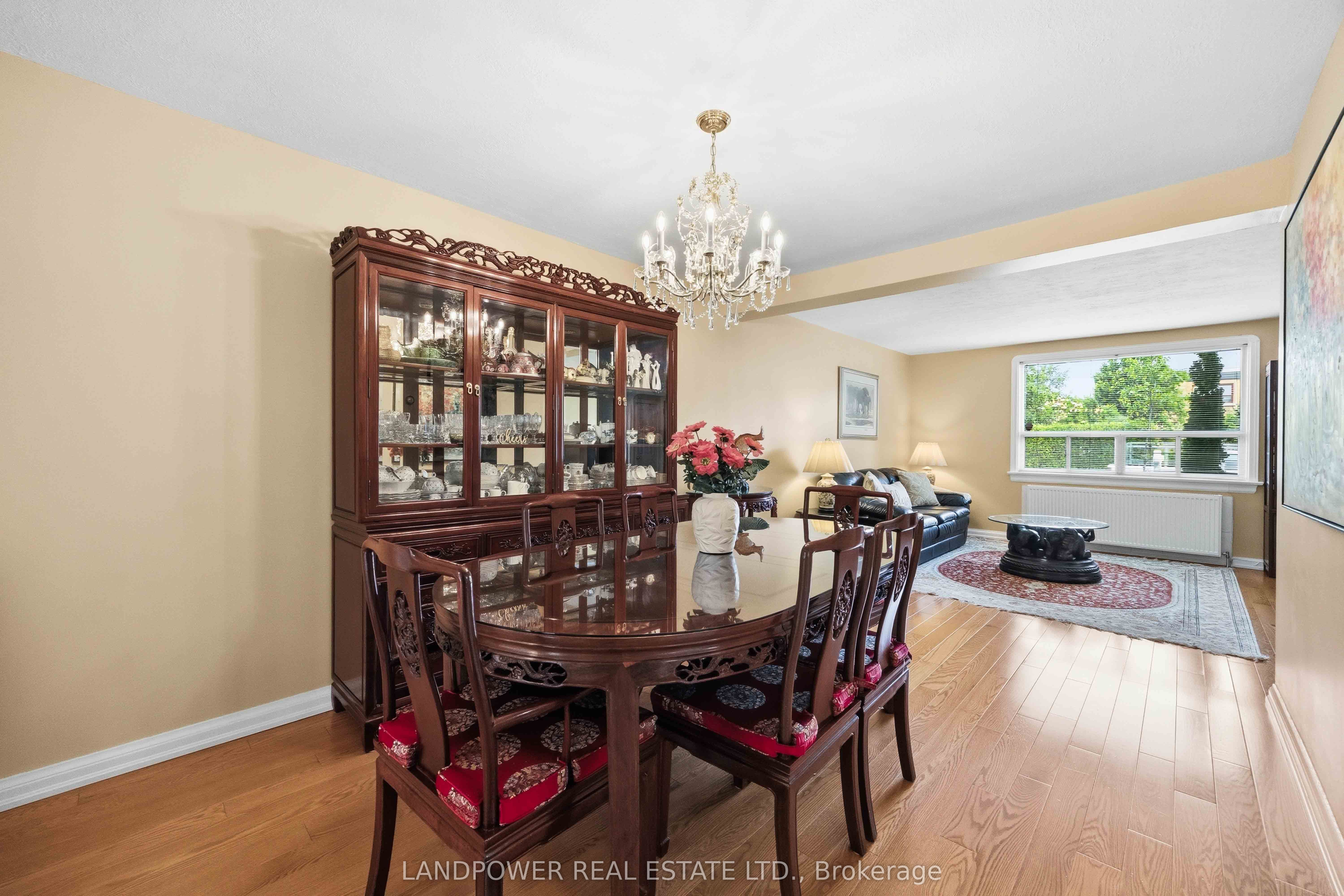 549 Lawrence Avenue W Property Photo 7