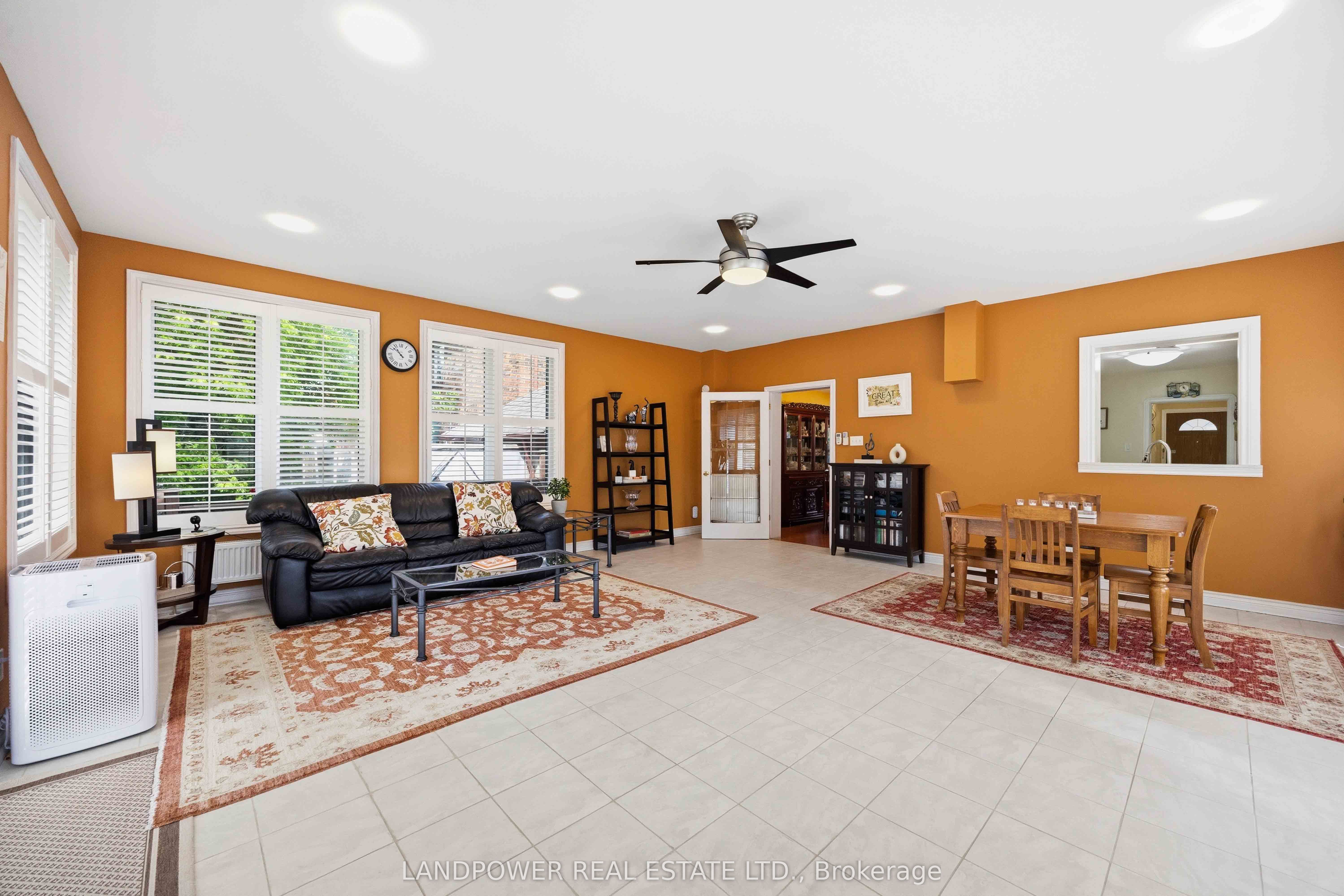 549 Lawrence Avenue W Property Photo 10