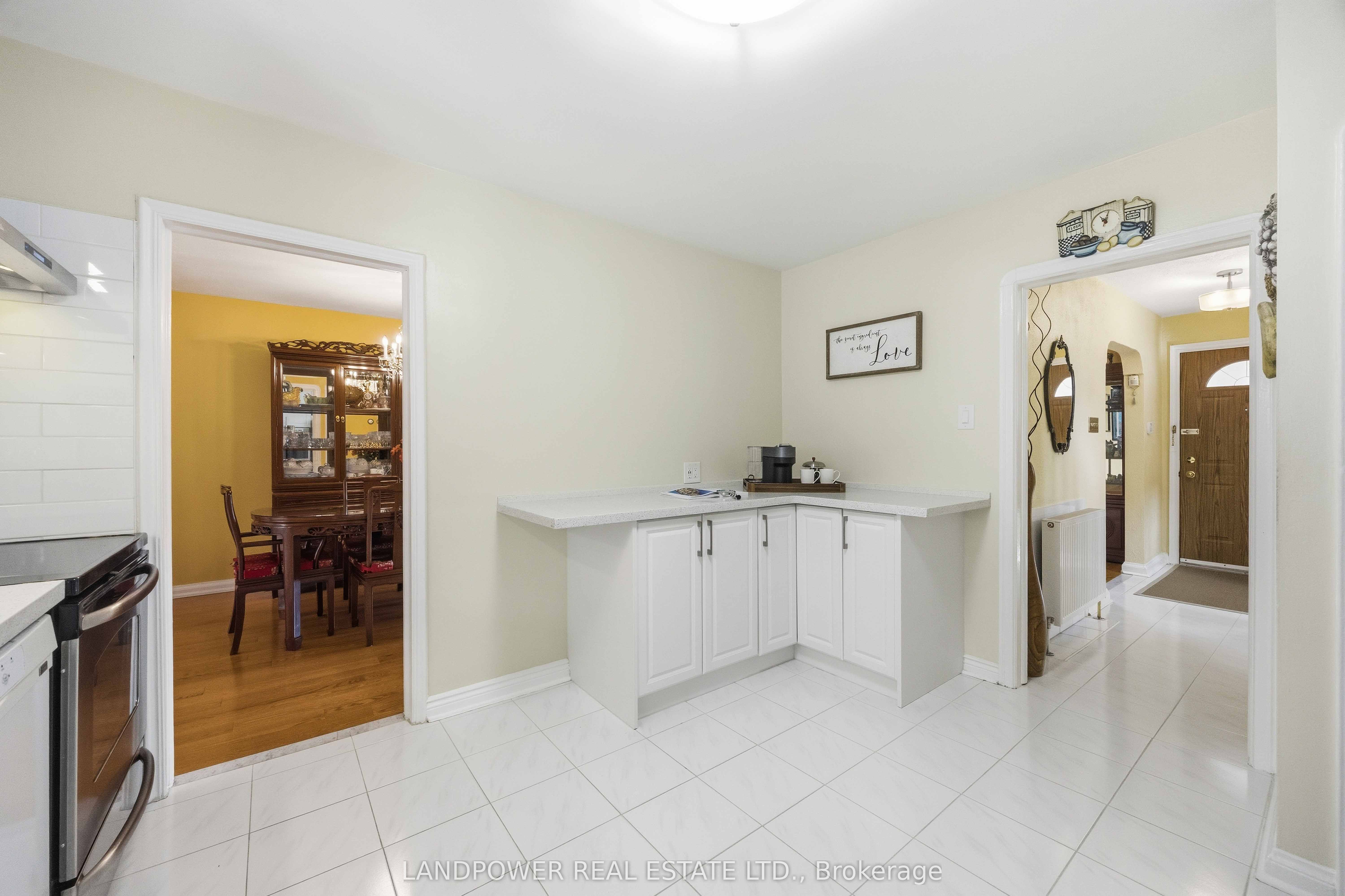 549 Lawrence Avenue W Property Photo 14