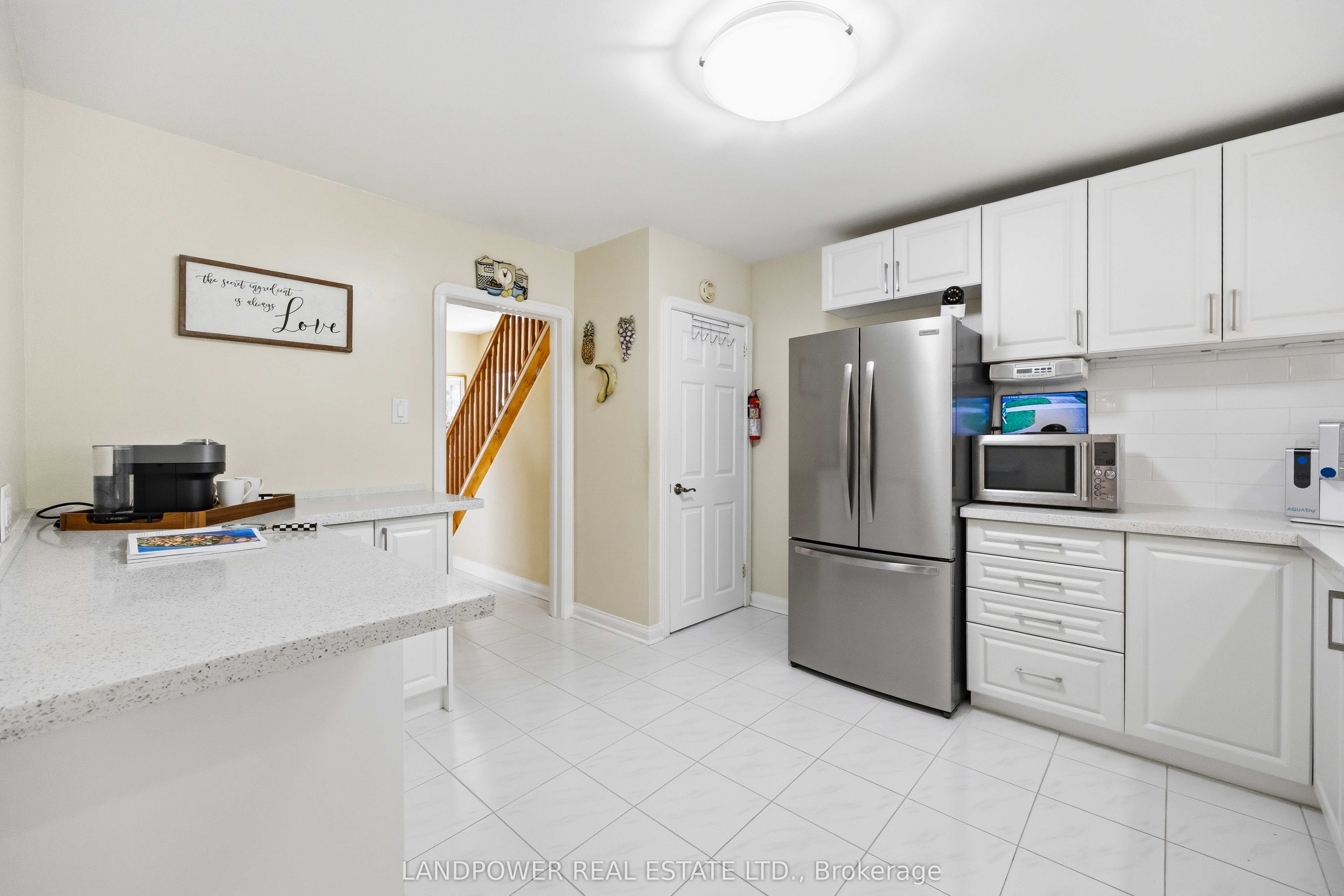 549 Lawrence Avenue W Property Photo 15