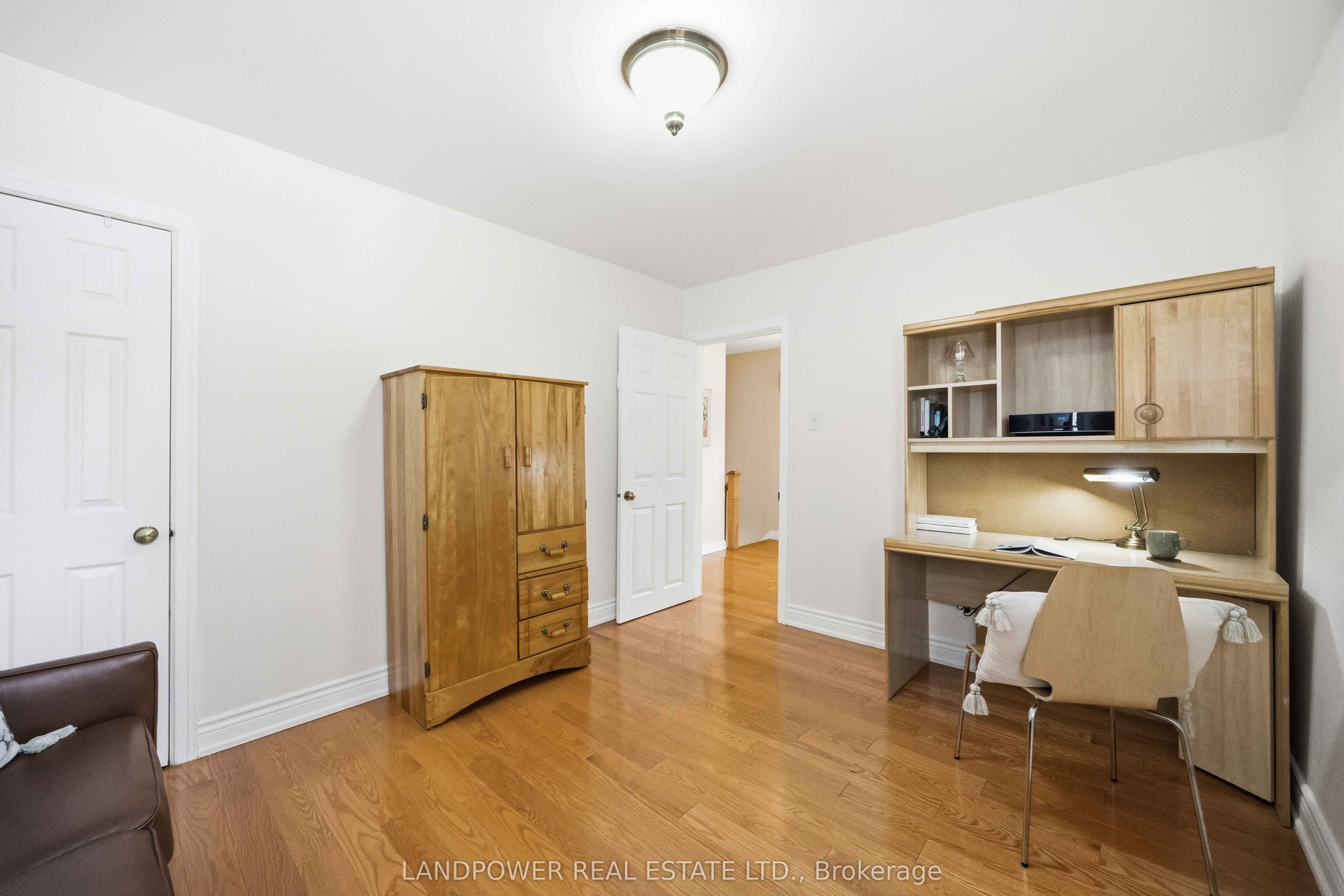 549 Lawrence Avenue W Property Photo 23