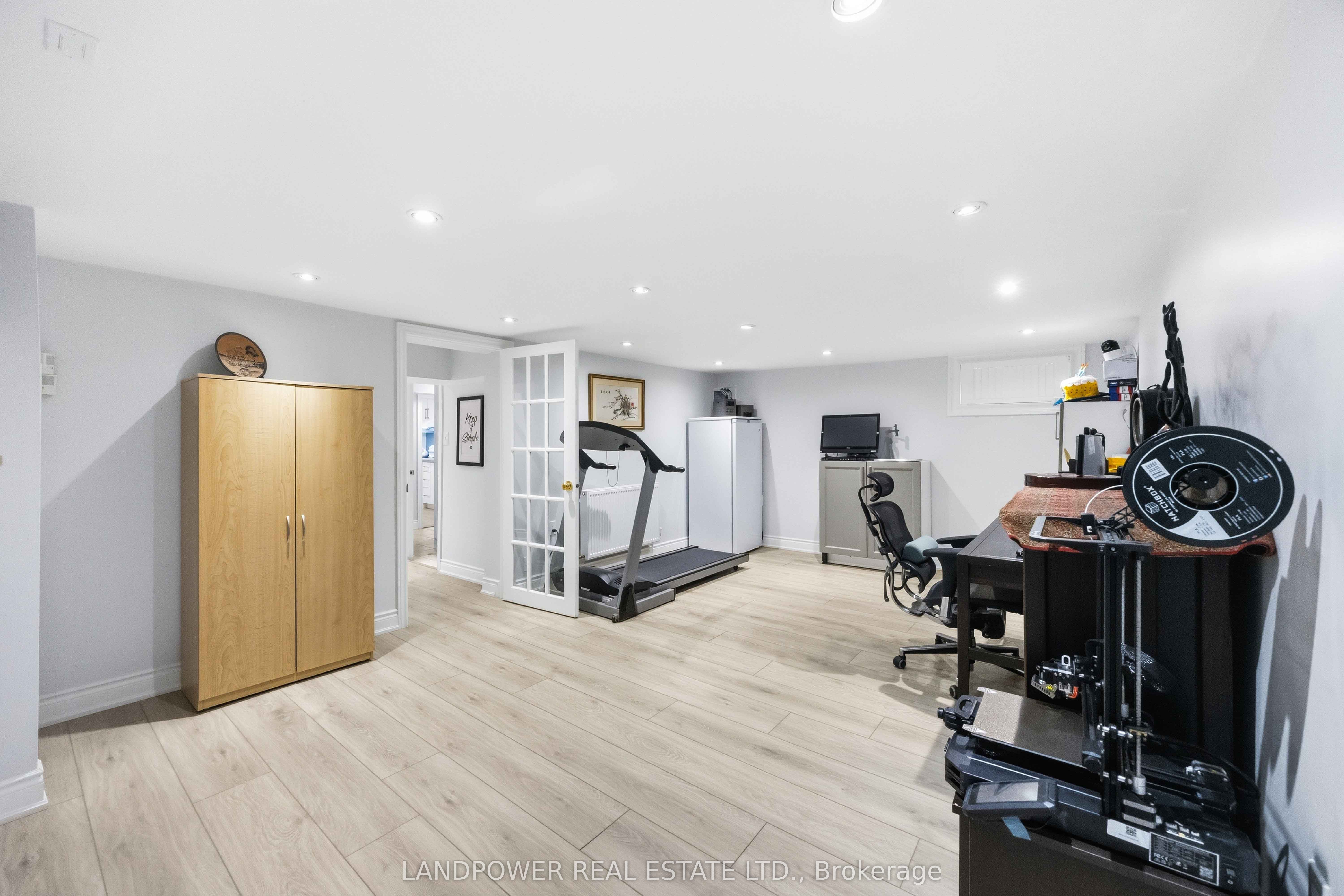 549 Lawrence Avenue W Property Photo 26