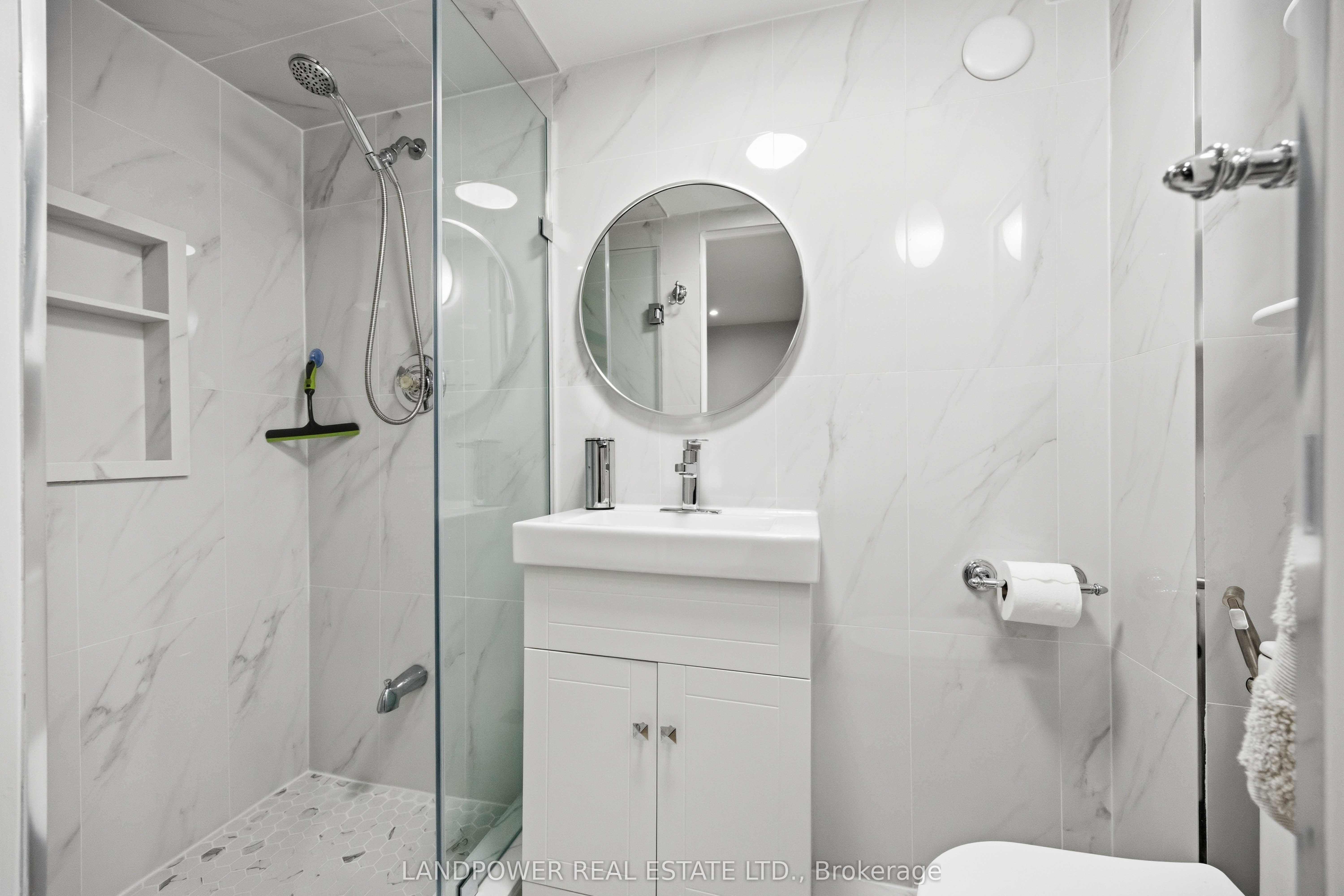 549 Lawrence Avenue W Property Photo 29