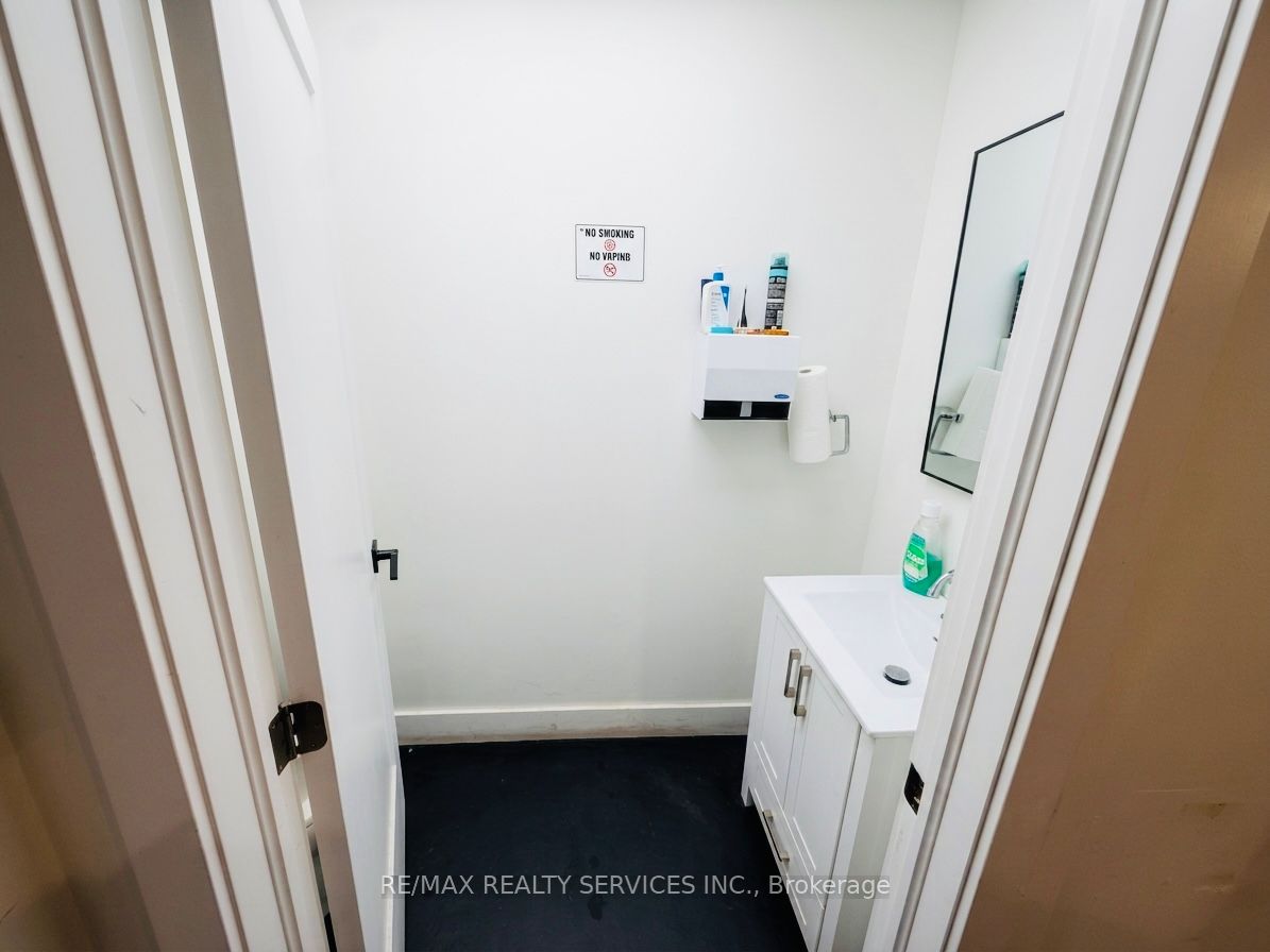 201 Dundas Street E Property Photo 14