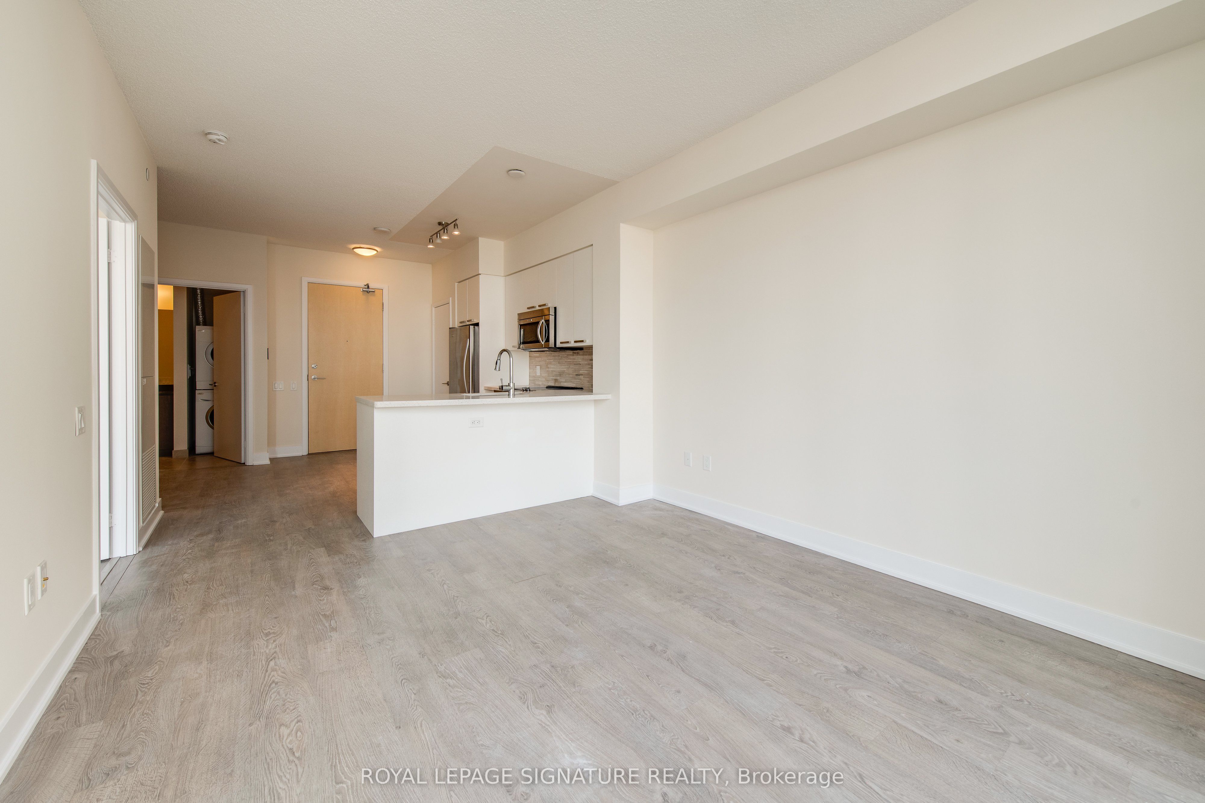 30 Roehampton Avenue 806 Property Photo 4