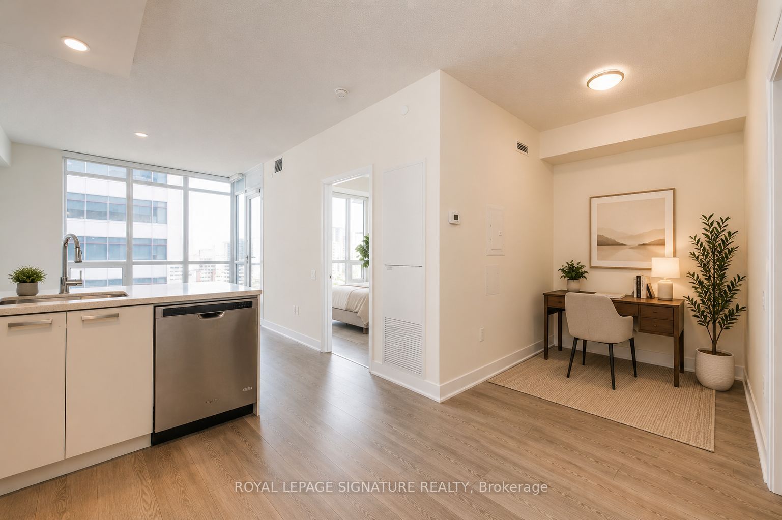30 Roehampton Avenue 806 Property Photo 6