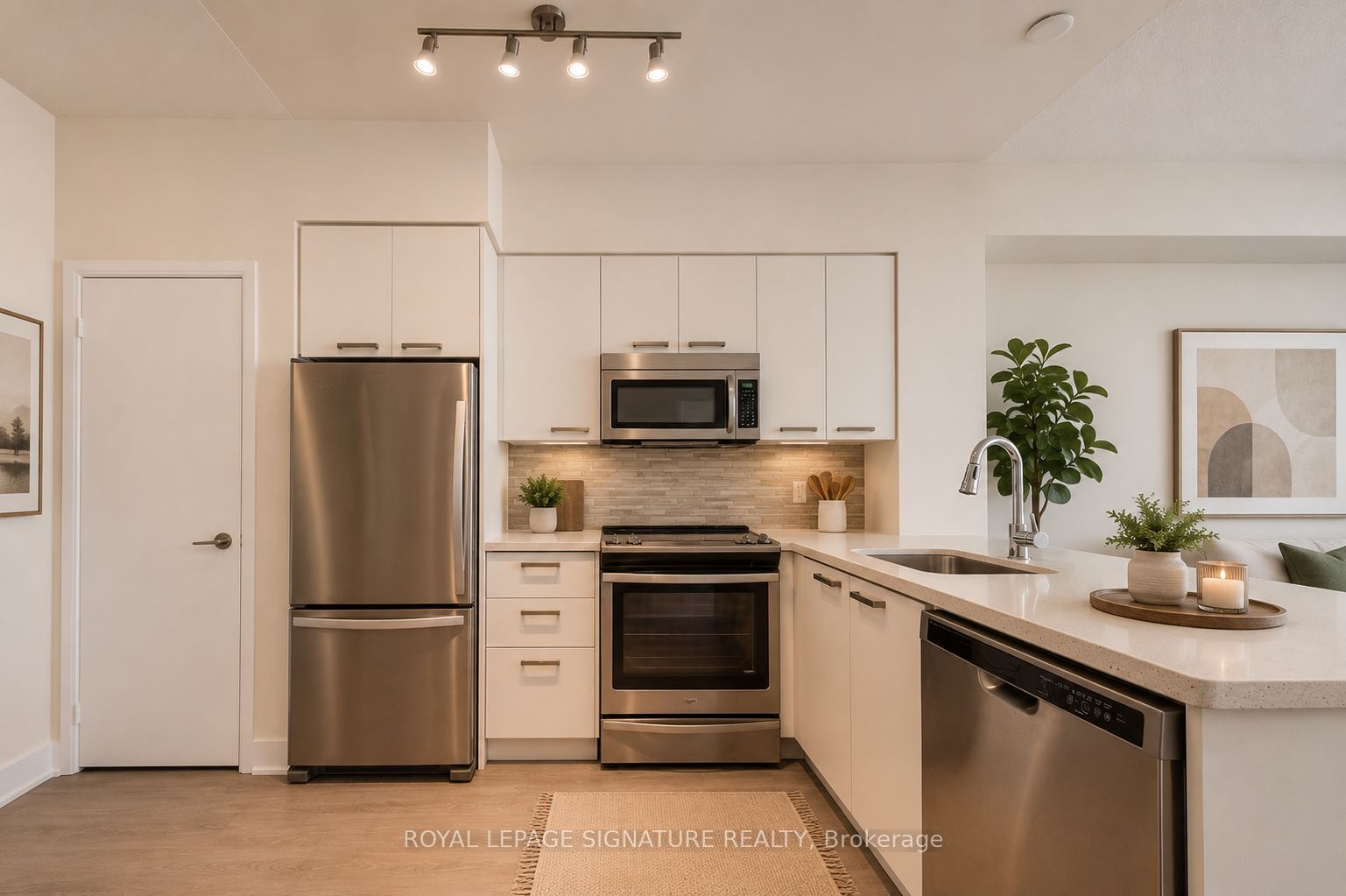 30 Roehampton Avenue 806 Property Photo 8