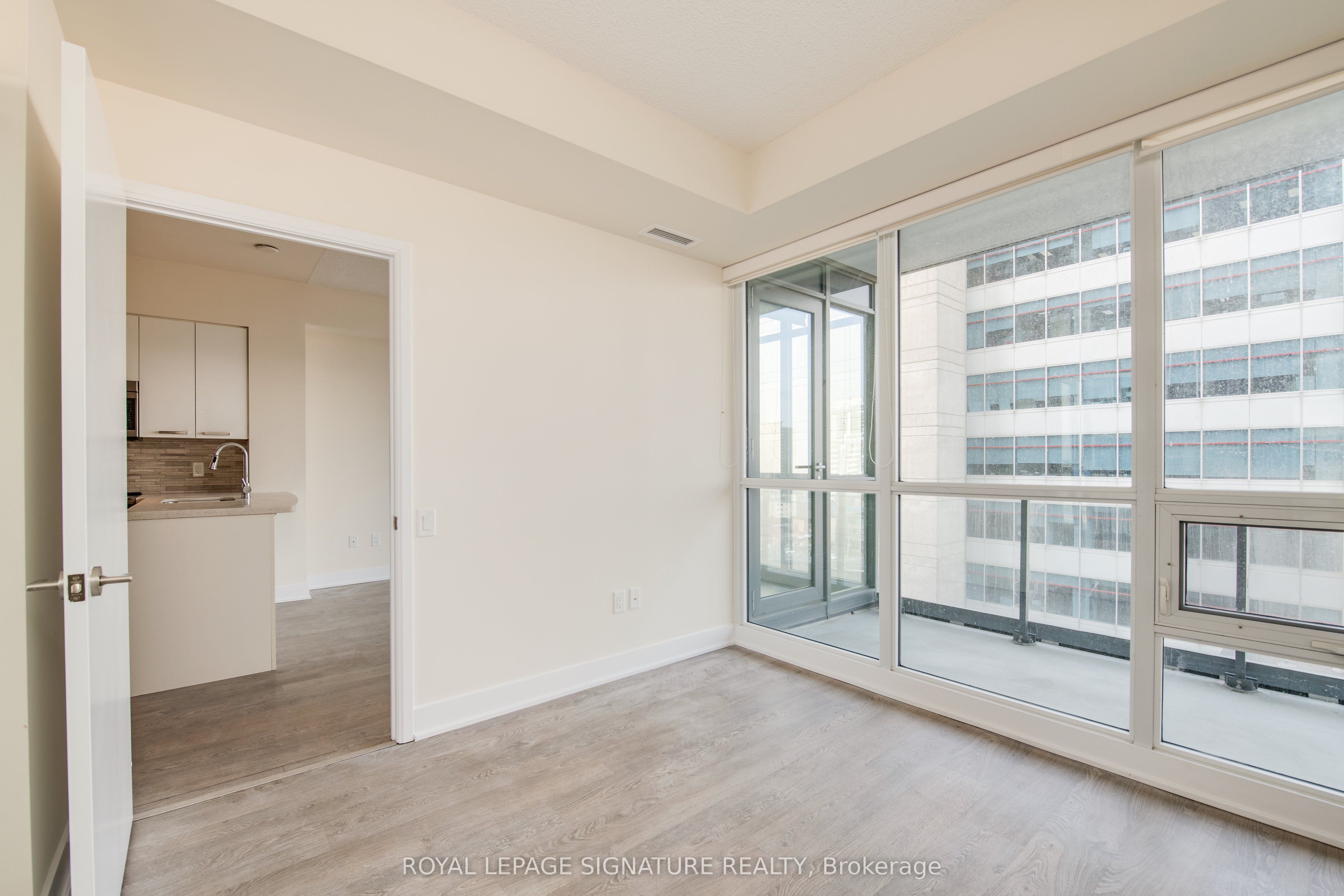 30 Roehampton Avenue 806 Property Photo 15