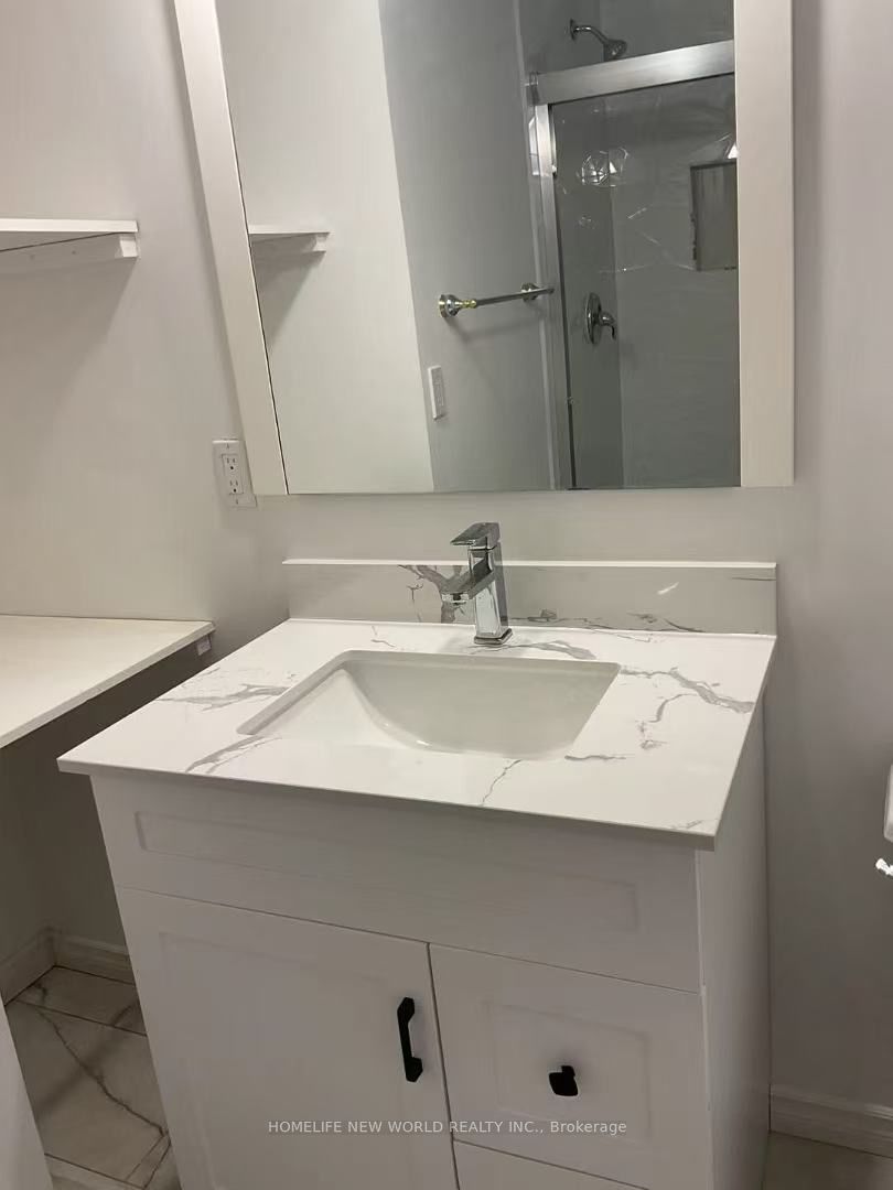 584 Dundas Street W Property Photo 6