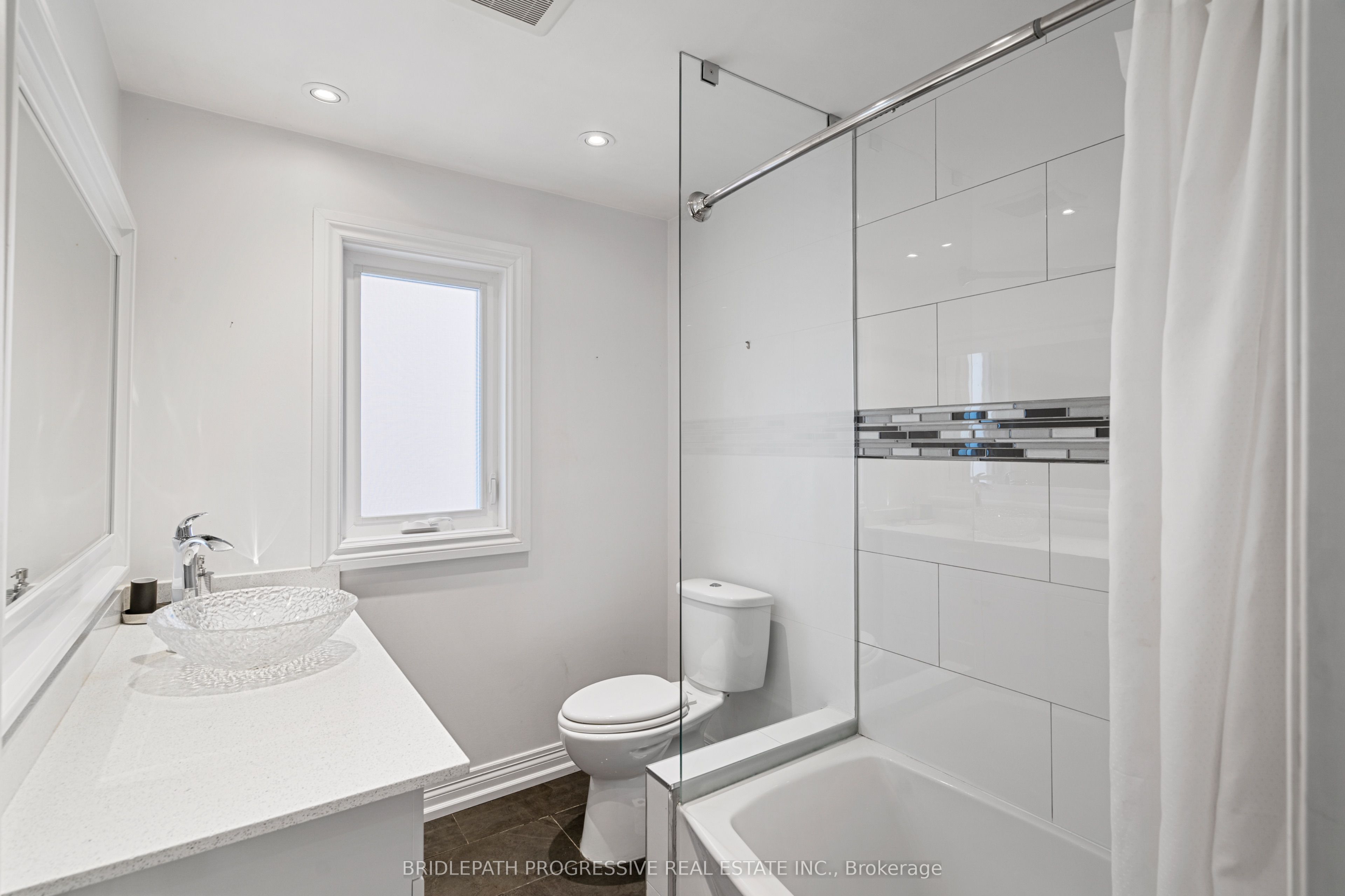 289 Burnett Avenue Property Photo 16