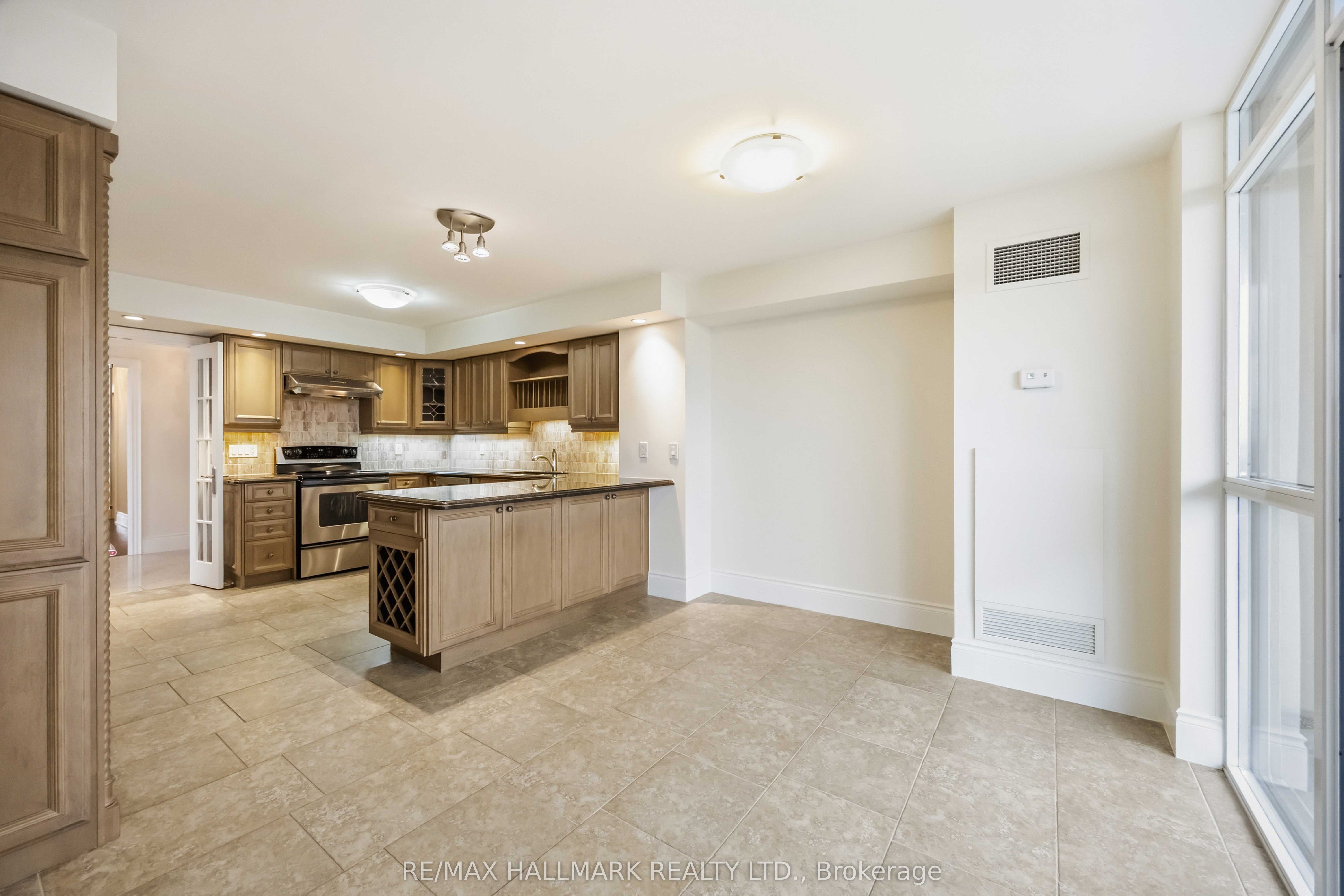 80 Harrison Garden Boulevard 1821 Property Photo 15