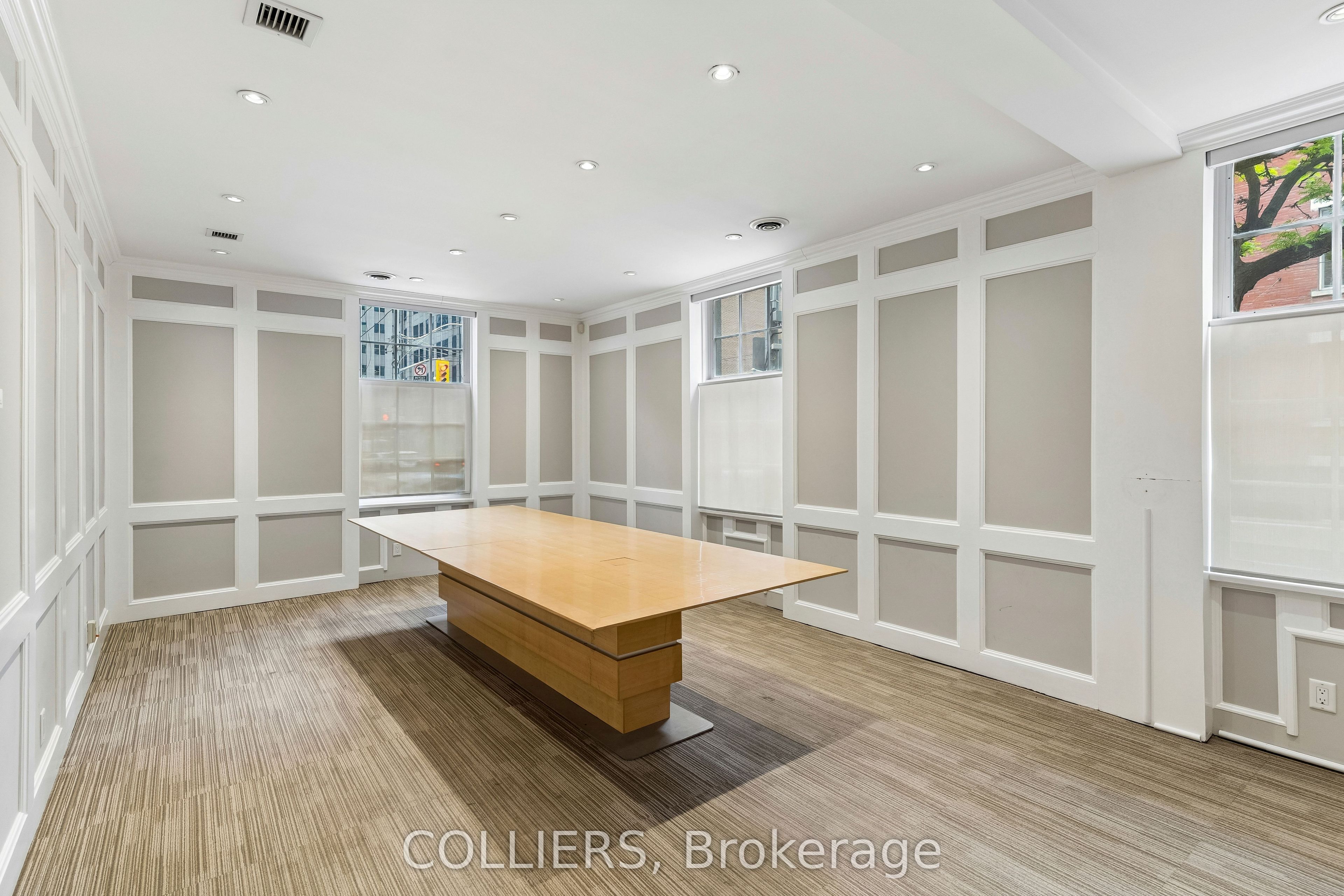 116 Simcoe Street 100 Property Photo 6