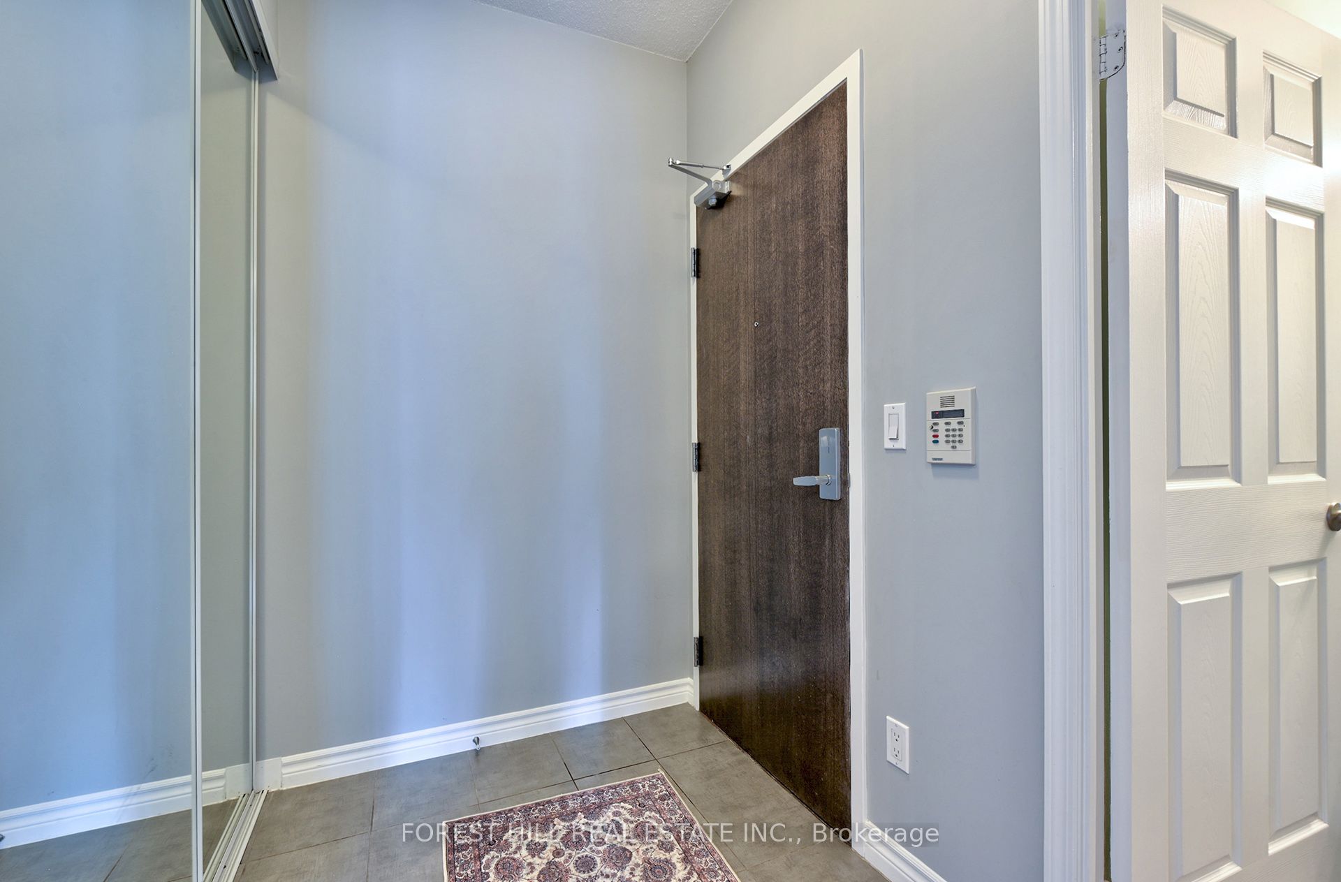 19 Grand Trunk Crescent 306 Property Photo 2