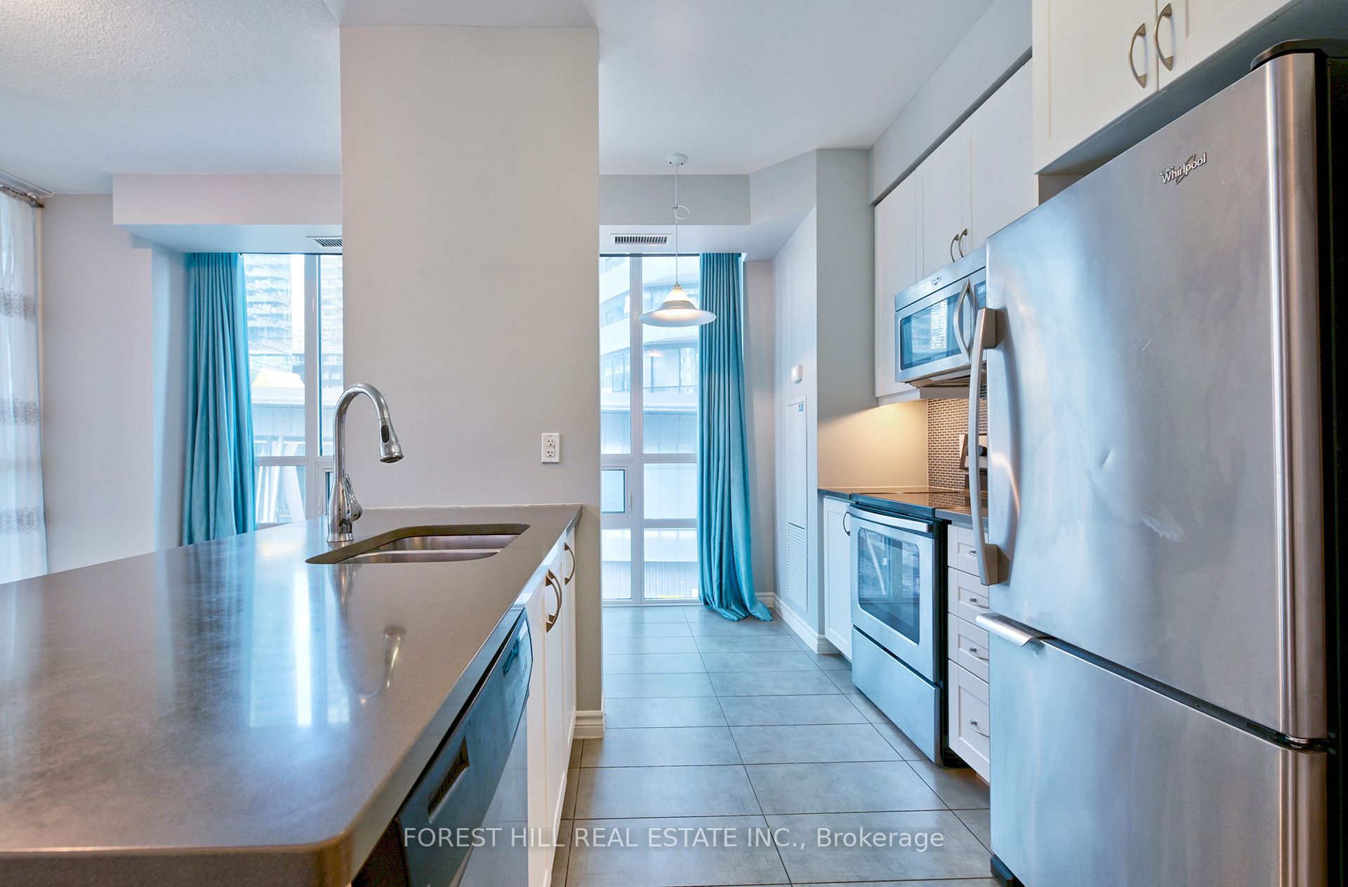 19 Grand Trunk Crescent 306 Property Photo 7
