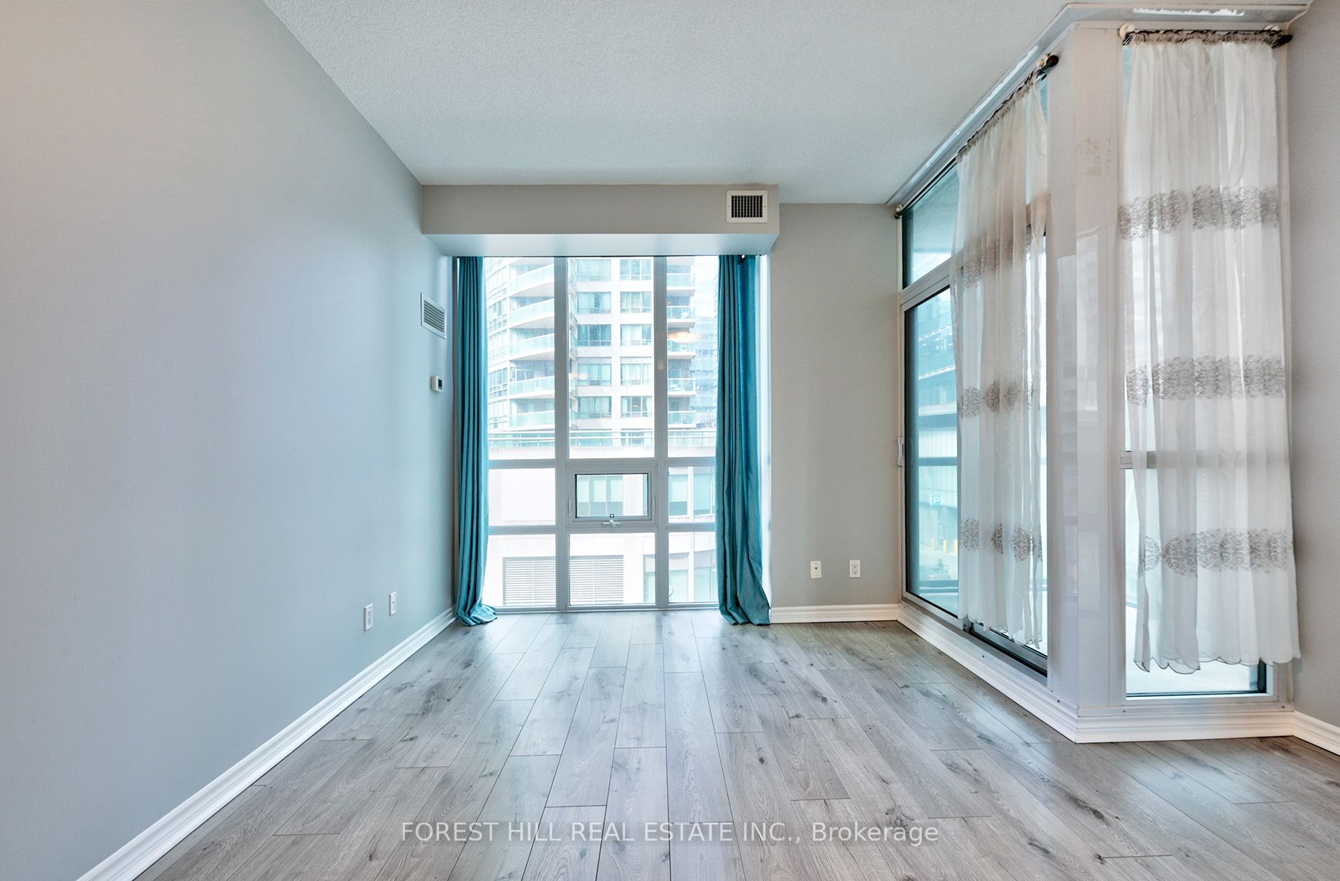 19 Grand Trunk Crescent 306 Property Photo 14