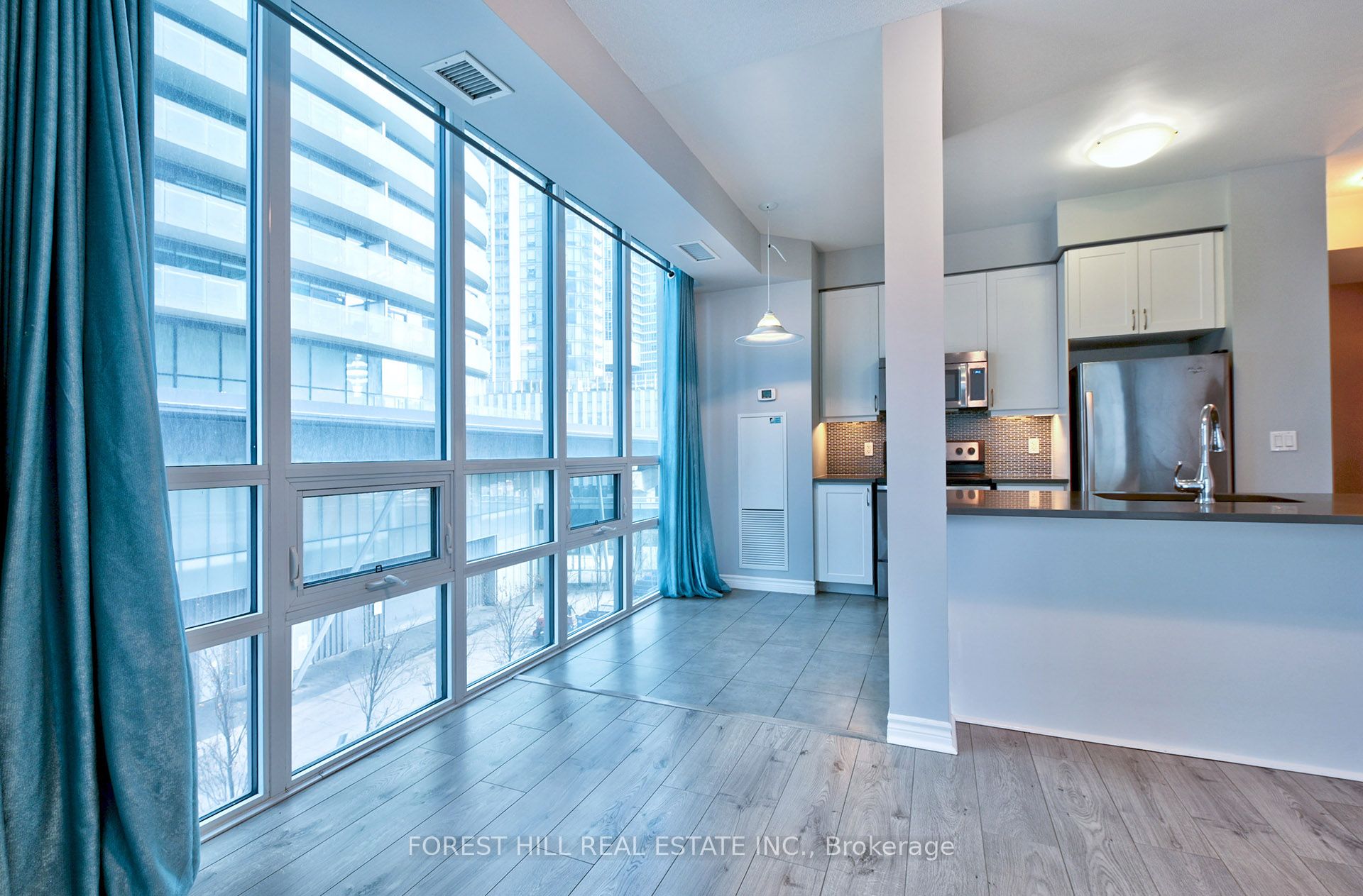 19 Grand Trunk Crescent 306 Property Photo 15