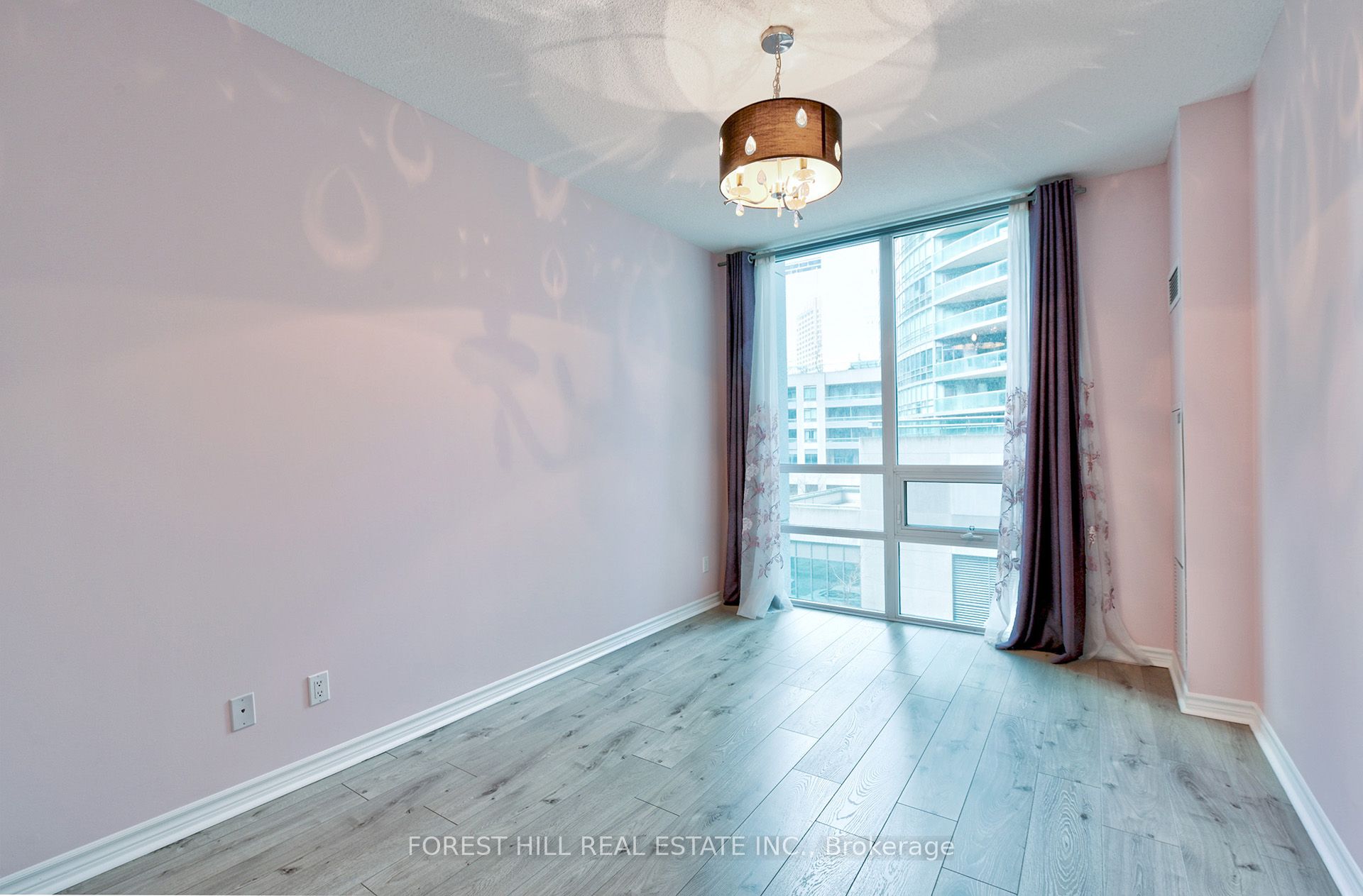 19 Grand Trunk Crescent 306 Property Photo 17