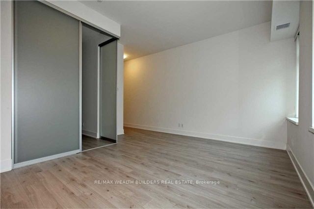 111 St Clair Avenue W 328 Property Photo 3