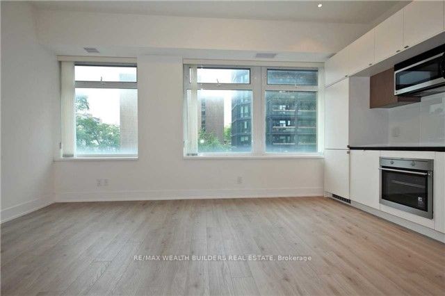 111 St Clair Avenue W 328 Property Photo 6