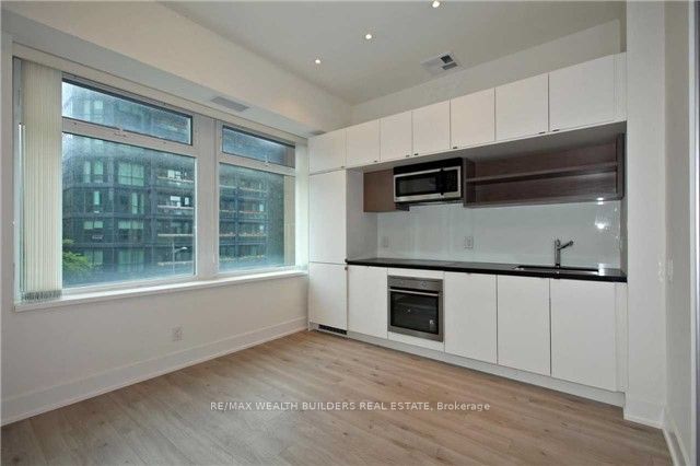 111 St Clair Avenue W 328 Property Photo 9