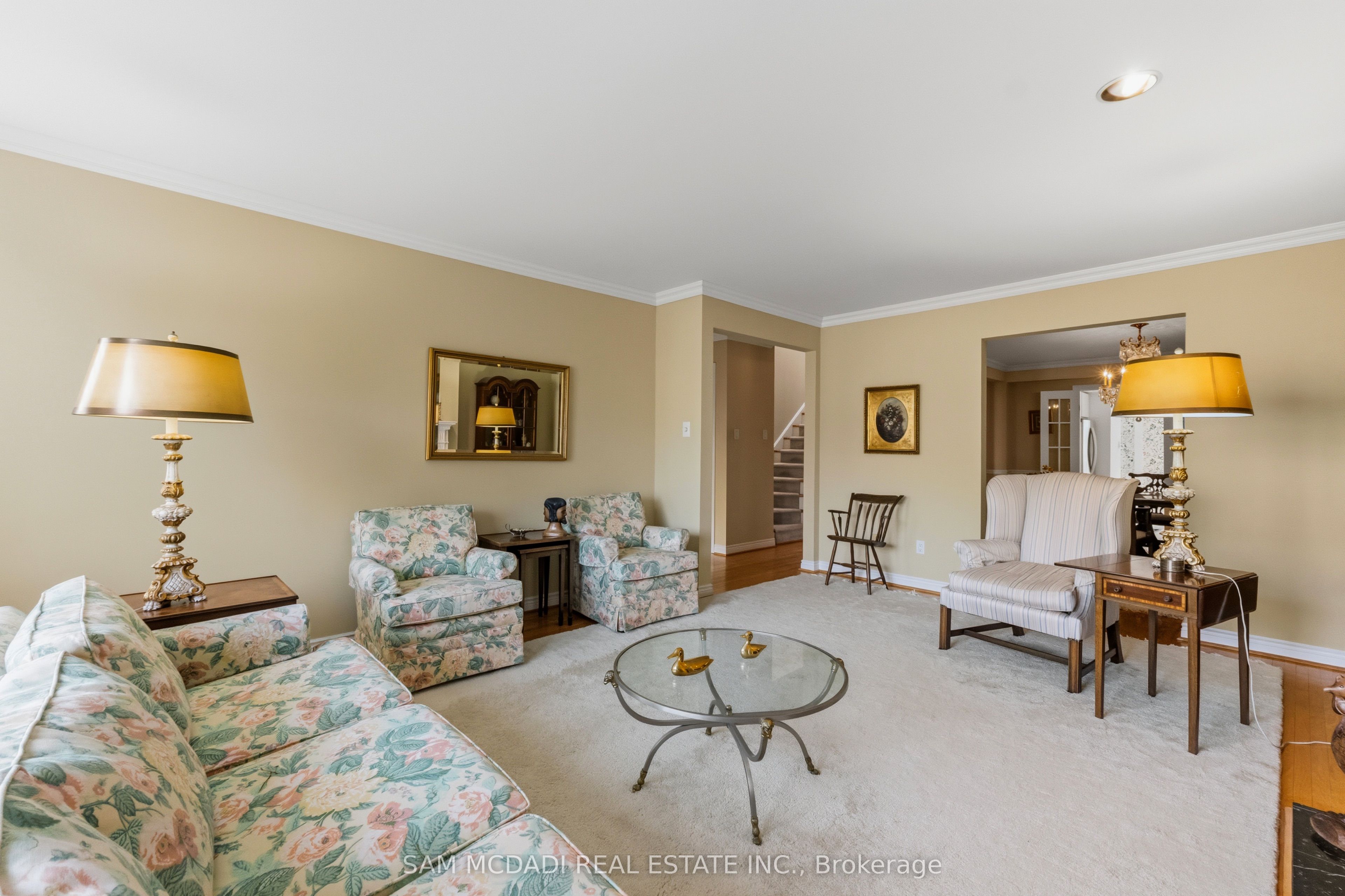 690 Oriole Parkway Property Photo 6