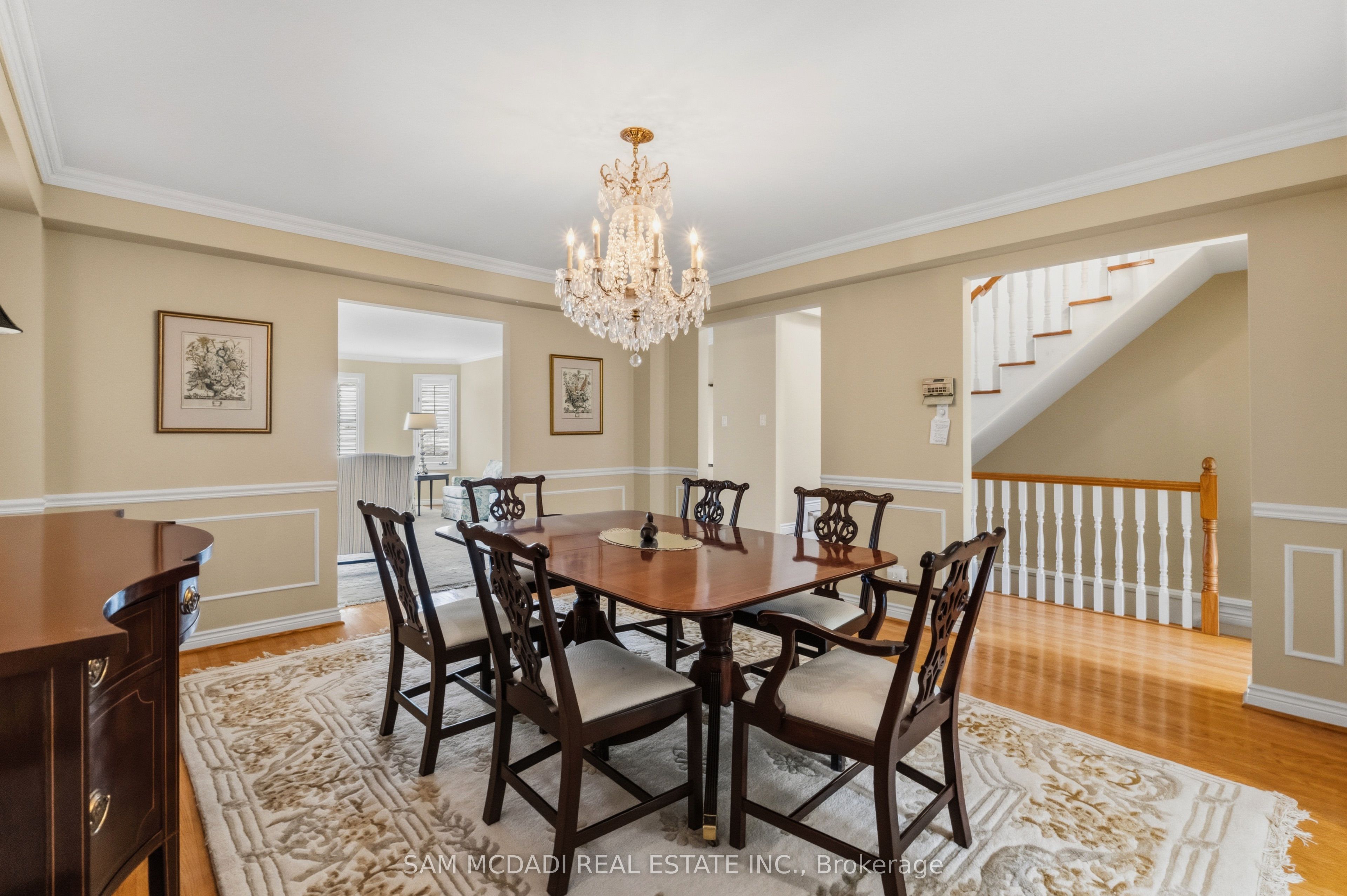 690 Oriole Parkway Property Photo 8