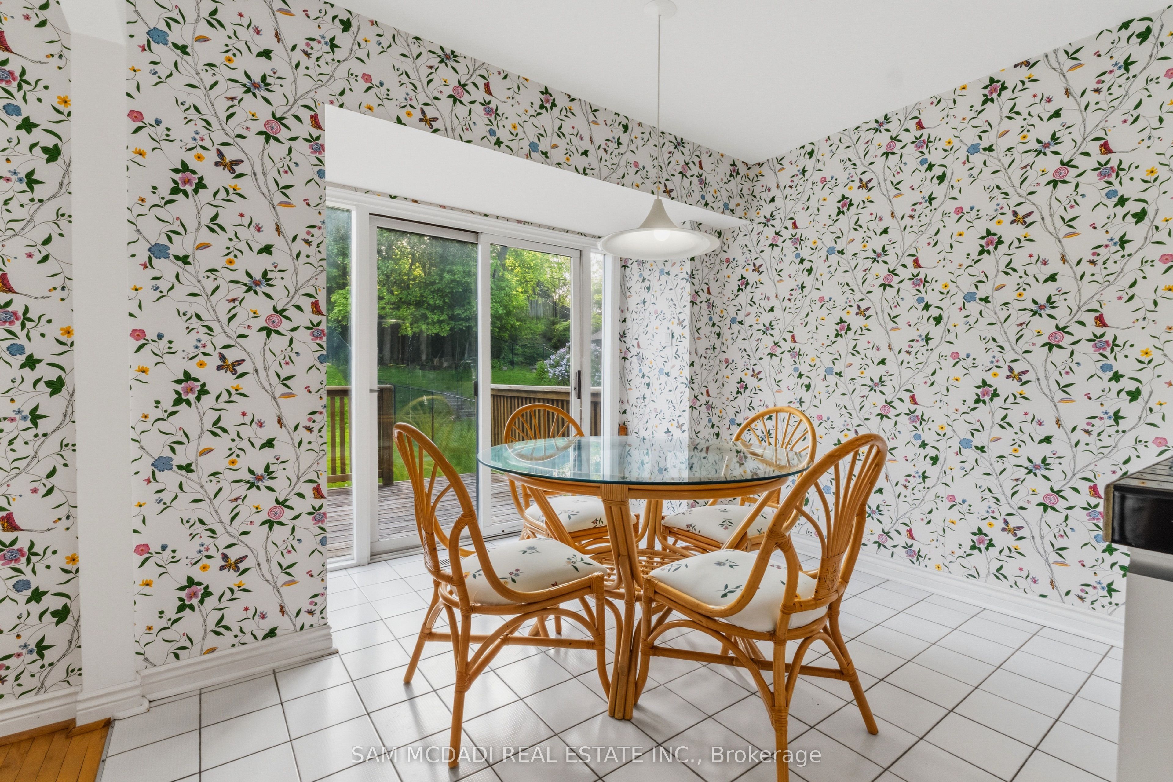 690 Oriole Parkway Property Photo 11