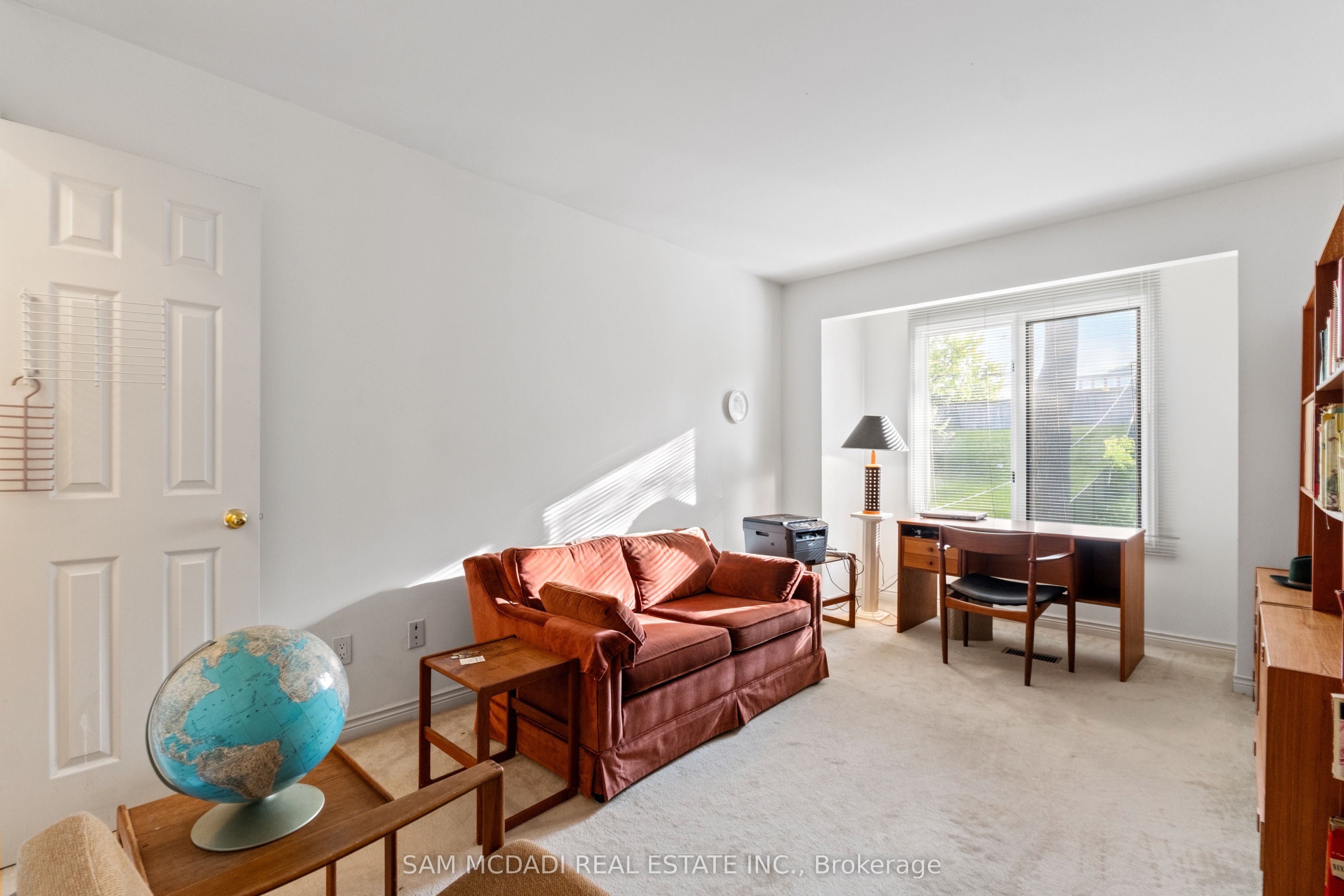 690 Oriole Parkway Property Photo 16