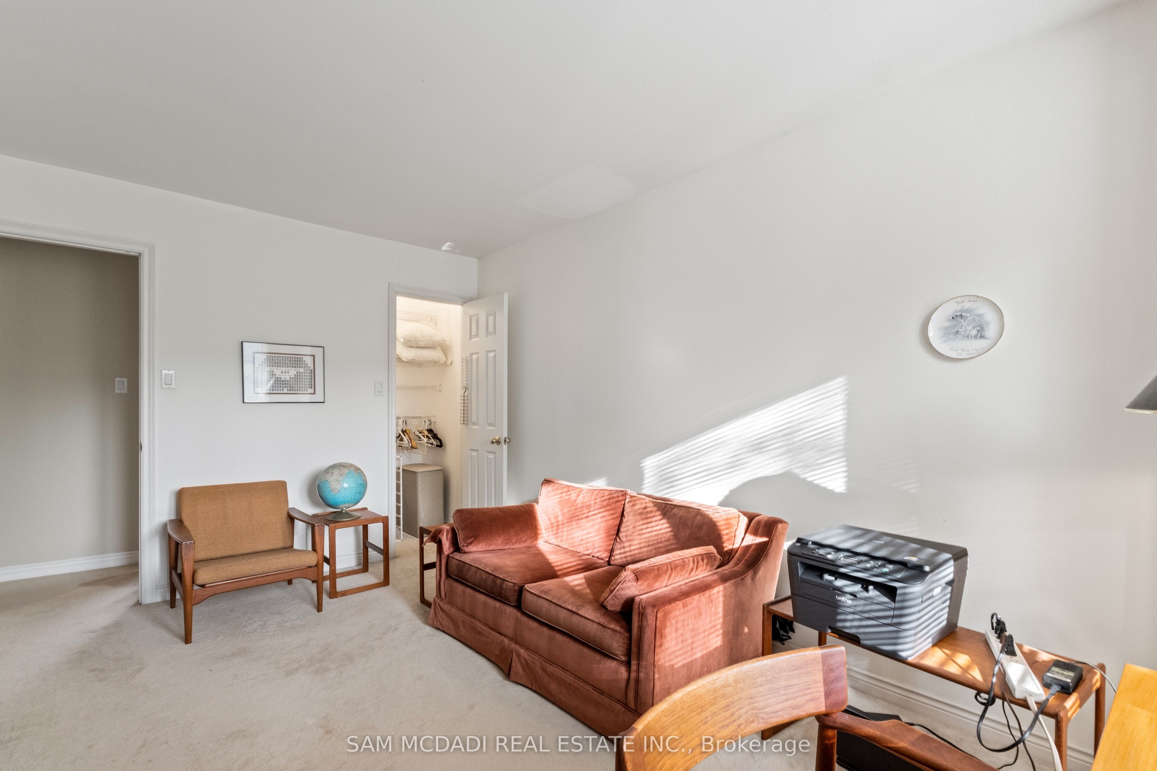 690 Oriole Parkway Property Photo 17
