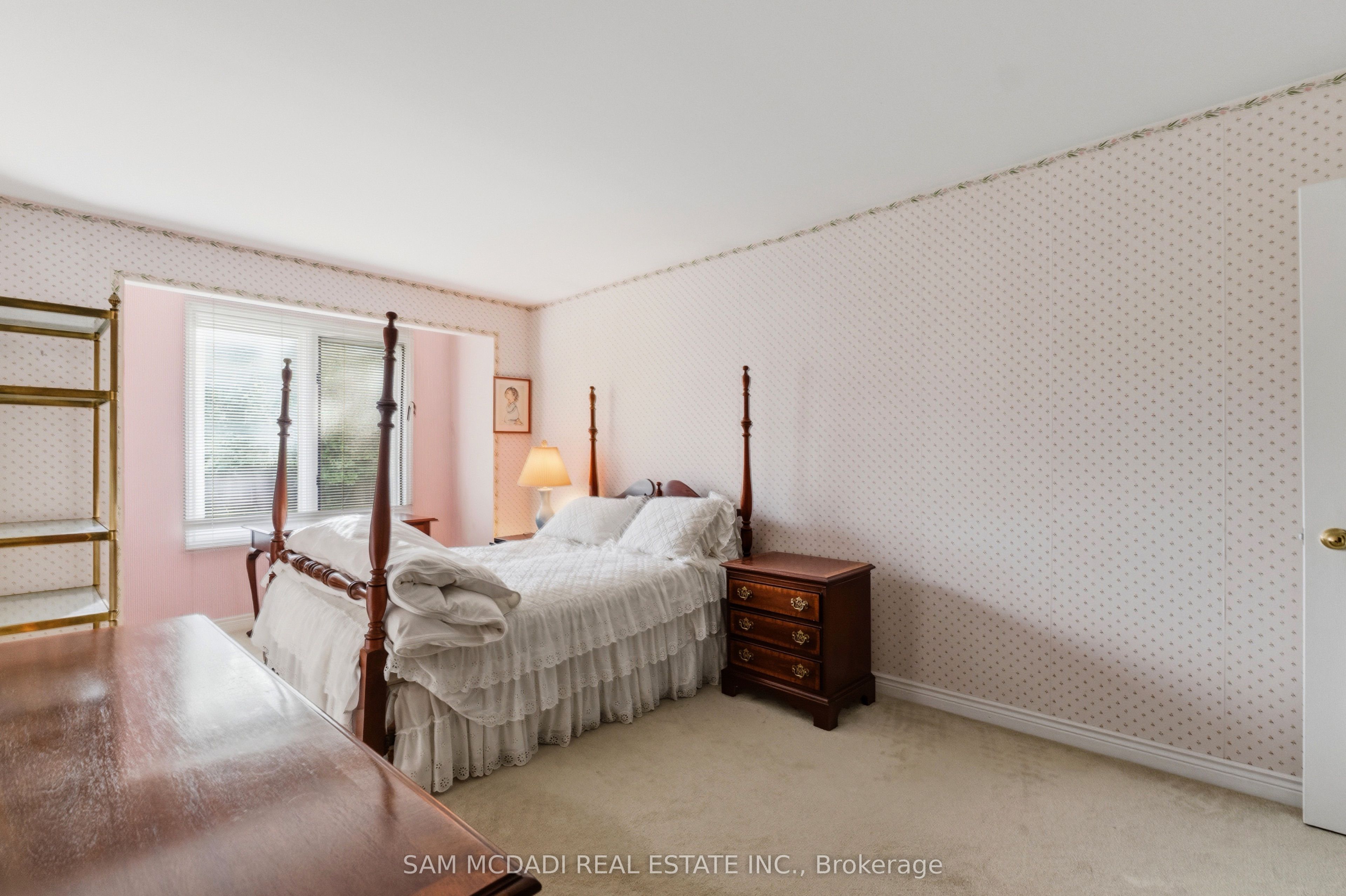 690 Oriole Parkway Property Photo 19