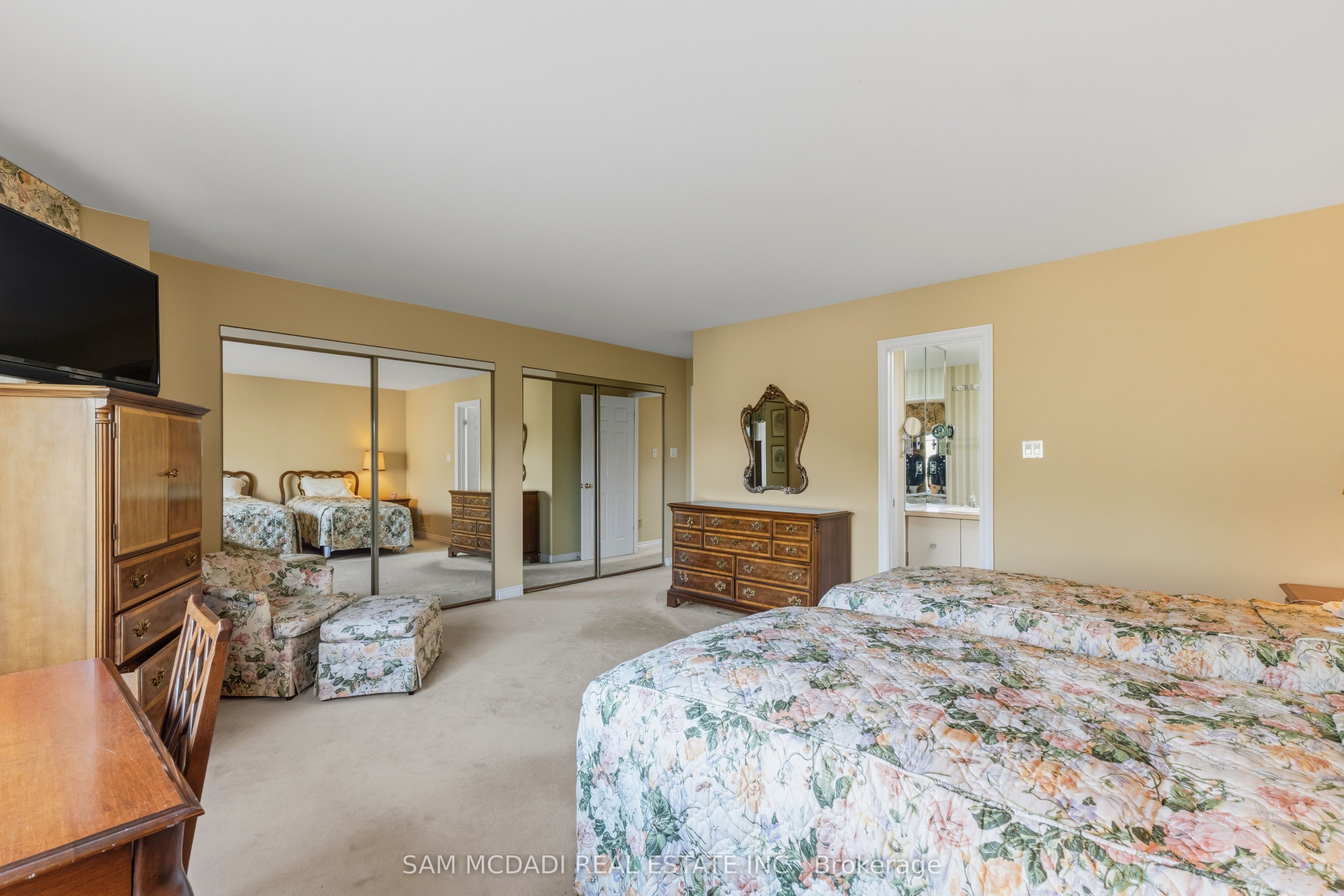 690 Oriole Parkway Property Photo 25