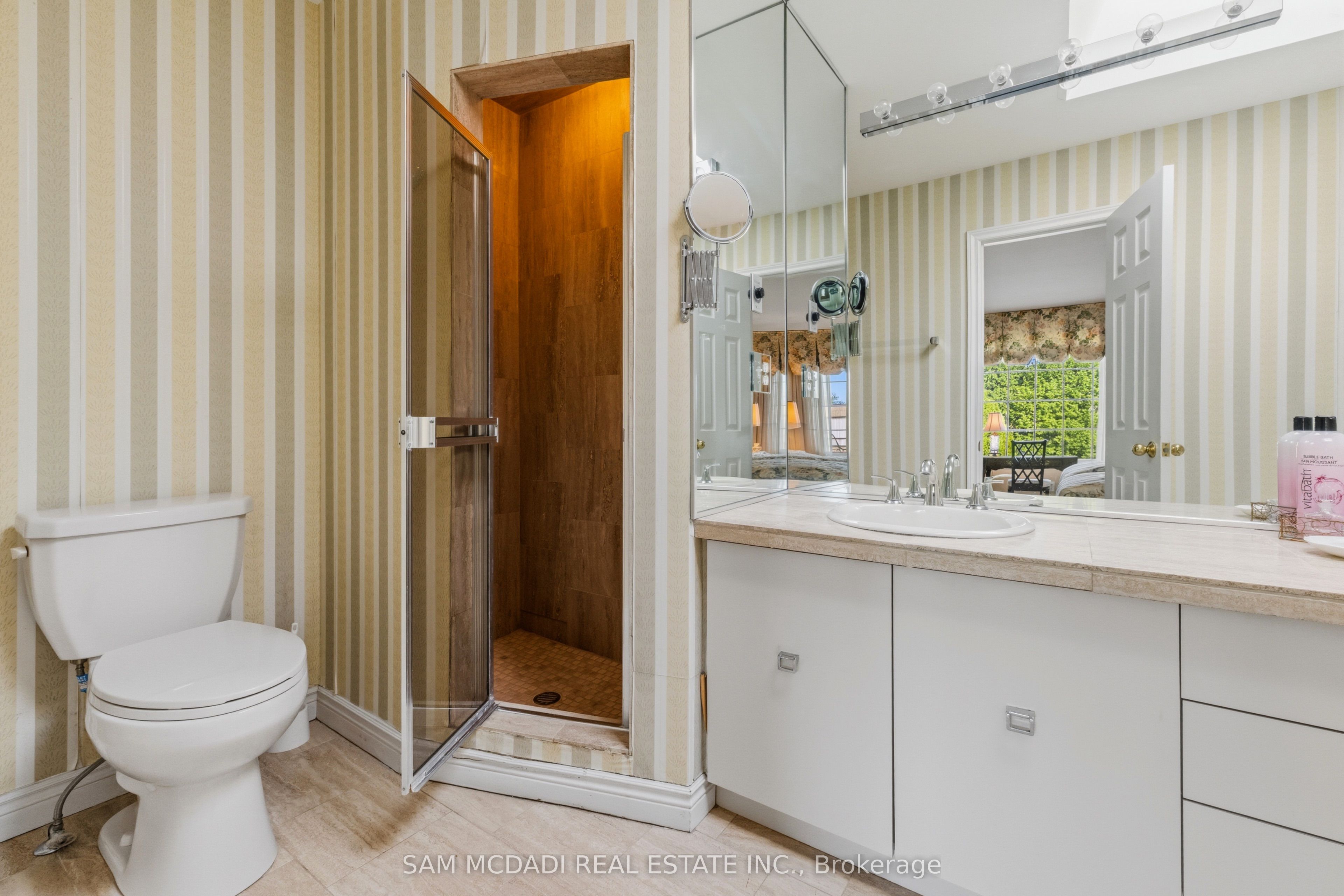 690 Oriole Parkway Property Photo 26