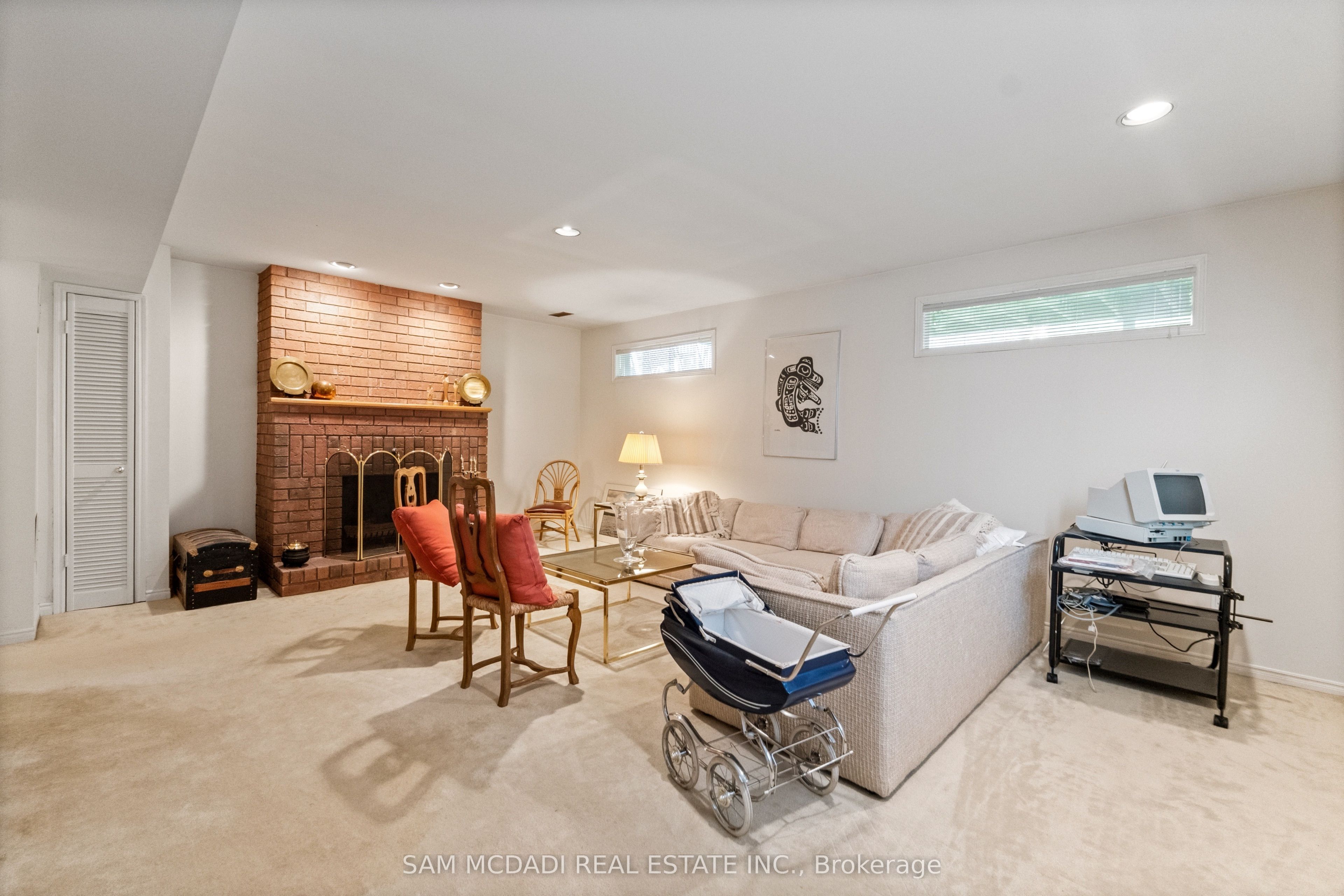 690 Oriole Parkway Property Photo 31