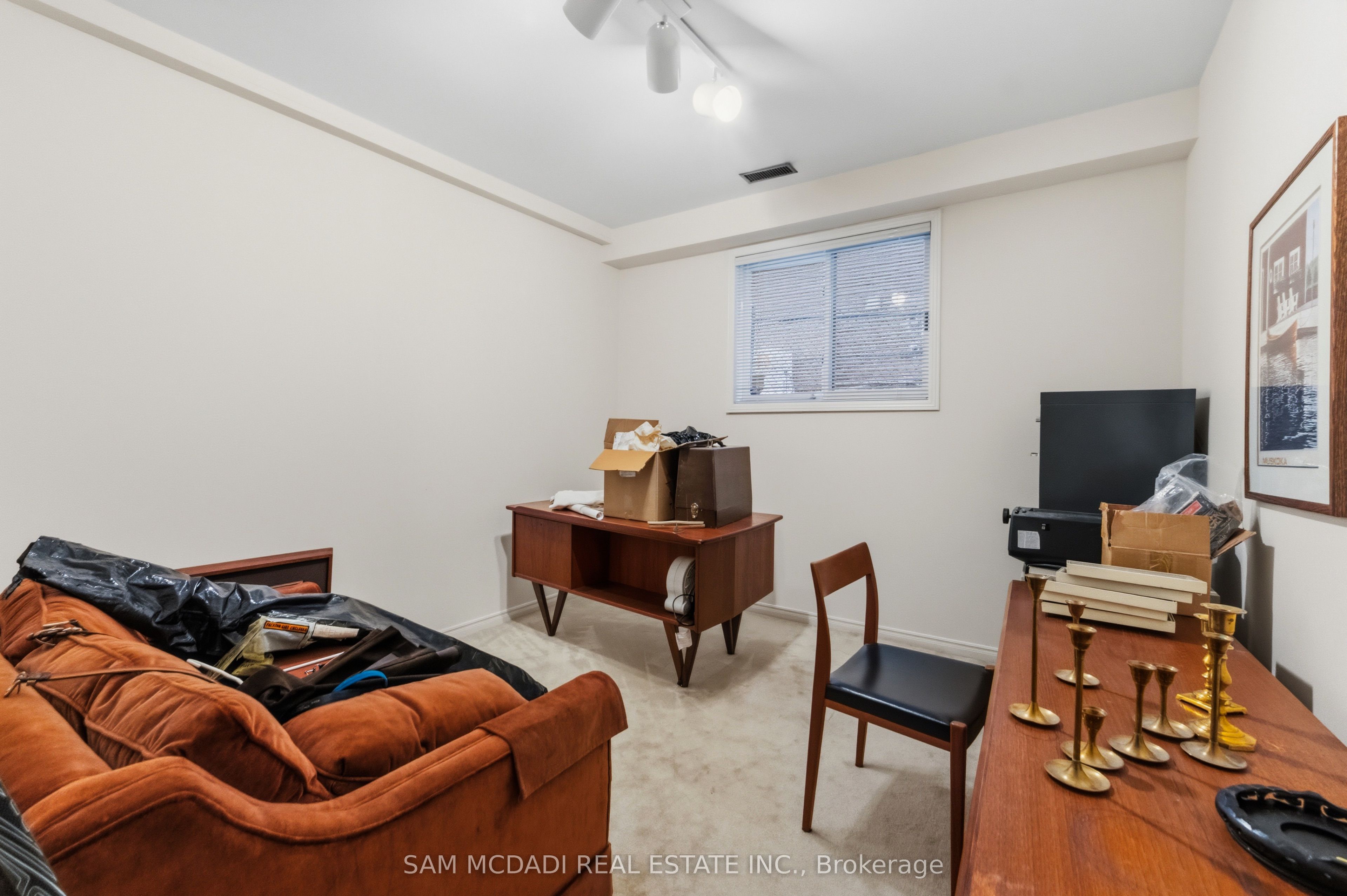 690 Oriole Parkway Property Photo 32