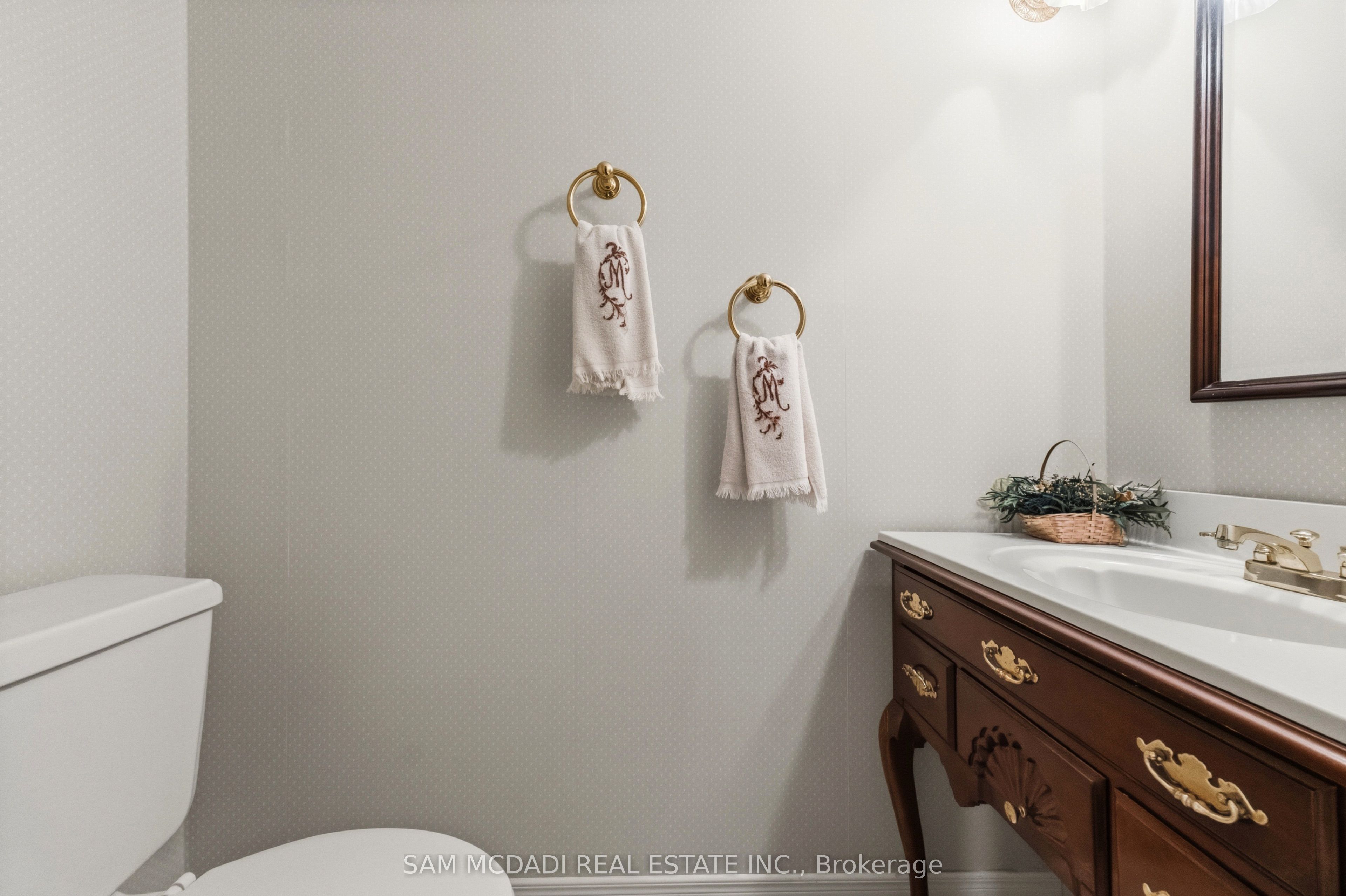 690 Oriole Parkway Property Photo 33