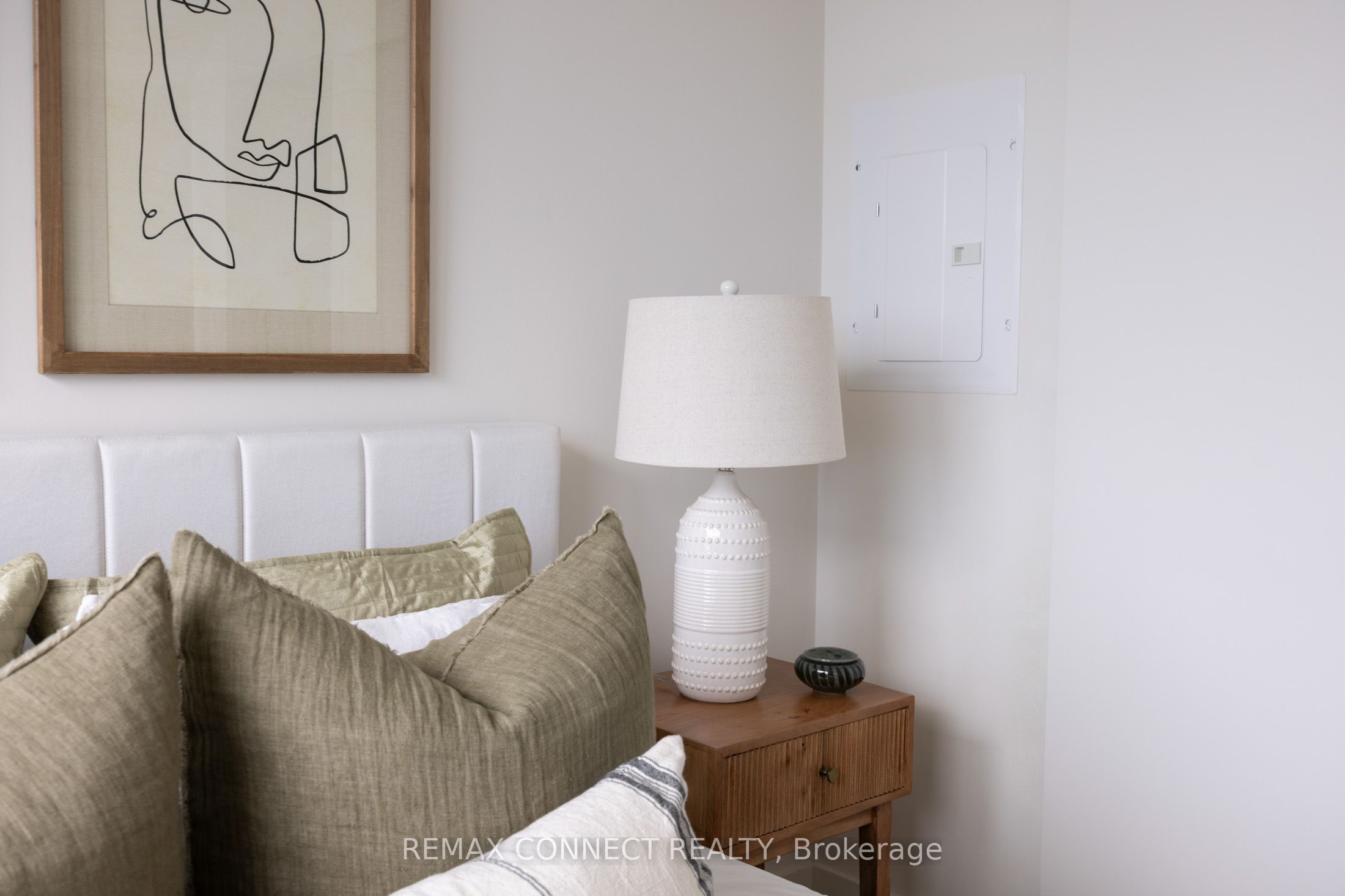 181 Sterling Road 1107 Property Photo 5